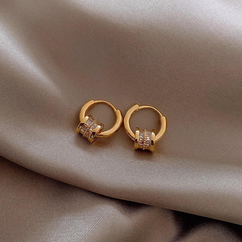 Eros Stars Explosive Zircon Small Earrings Light Luxury High-Grade Retro Hong Kong Style 2024 New Trend full figure