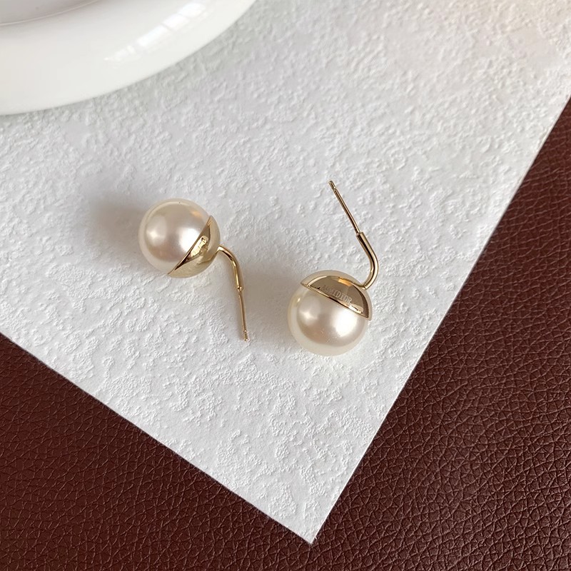 Aomi Pearl Stud Earrings Long Earrings Female Senior Sense Temperament Network Red Explosive 2024 New Trend Application Scenario