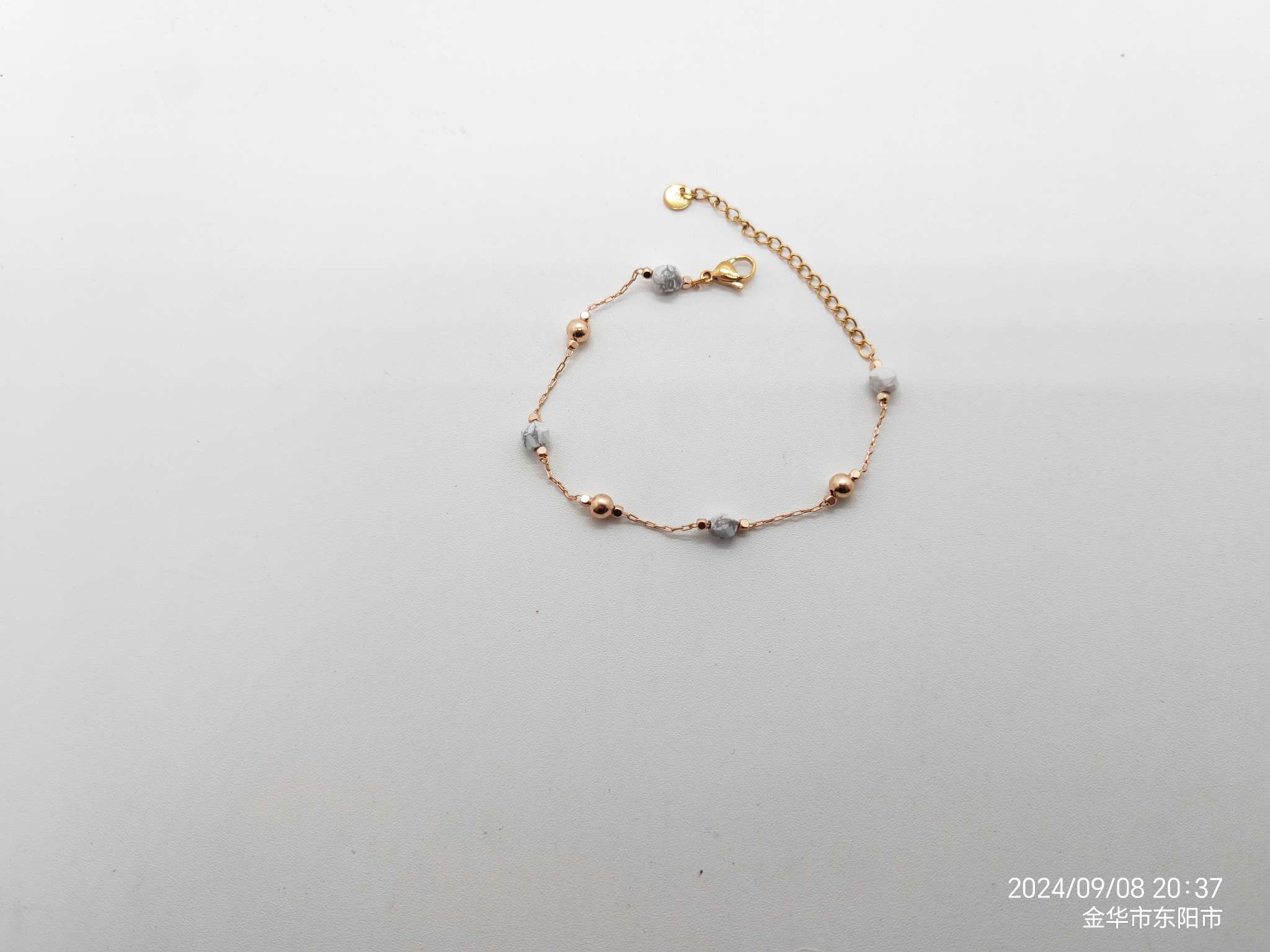 欧美流行天然石手链，清新脱俗，适合各年龄段爱美女生购买佩戴，送女闺蜜送朋友佳品。细节图