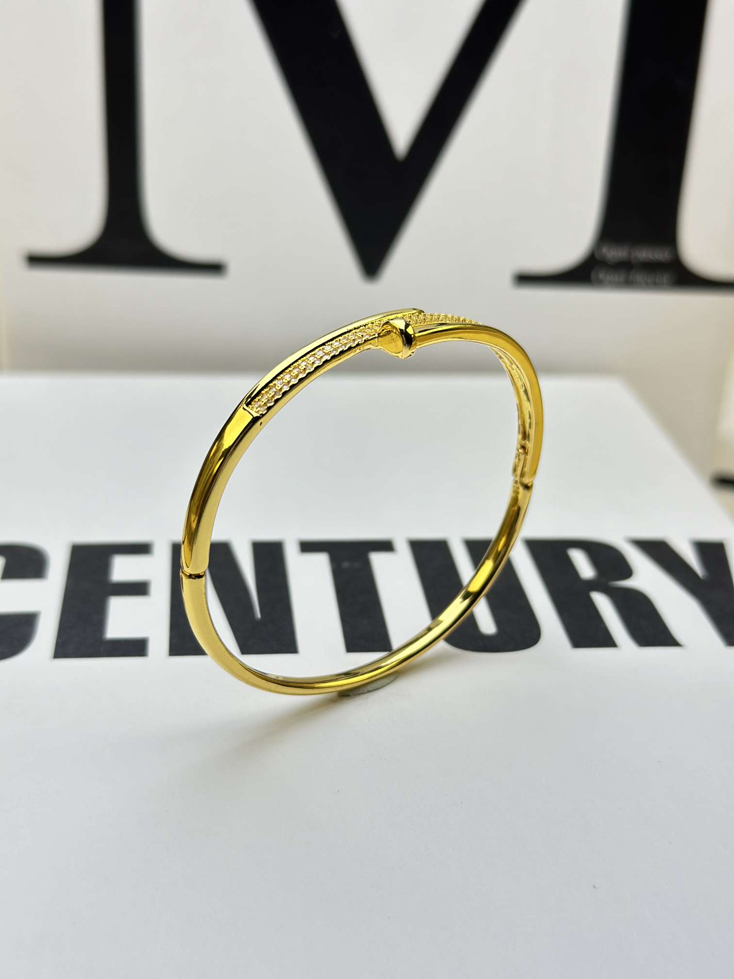 铜镀真金镯子 手饰精品 手镯 精致手镯 高贵饰品 时尚手饰品 锆石手镯 高档手饰产品图