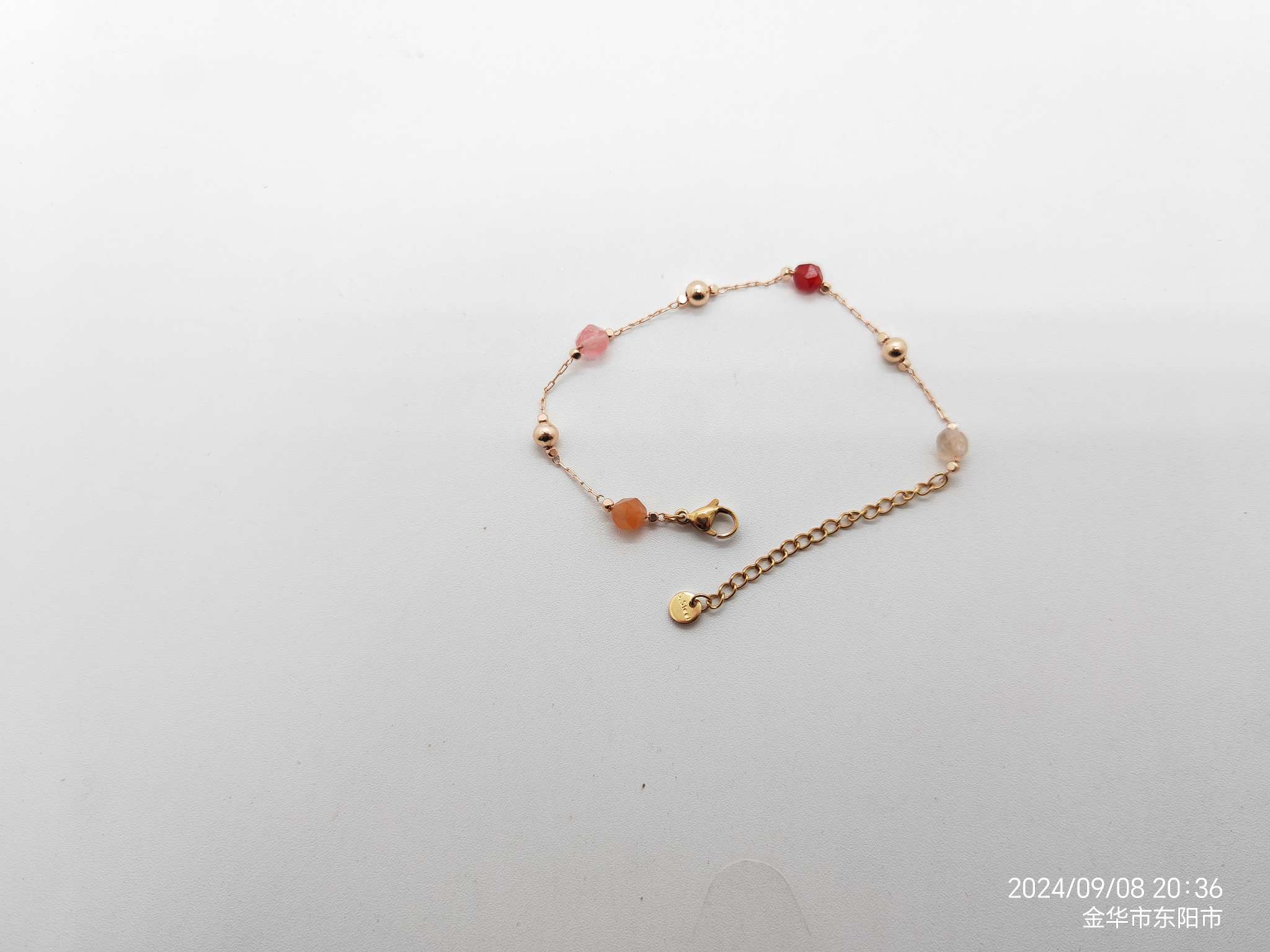 欧美流行天然石手链，清新脱俗，适合各年龄段爱美女生购买佩戴，送女闺蜜送朋友佳品。产品图