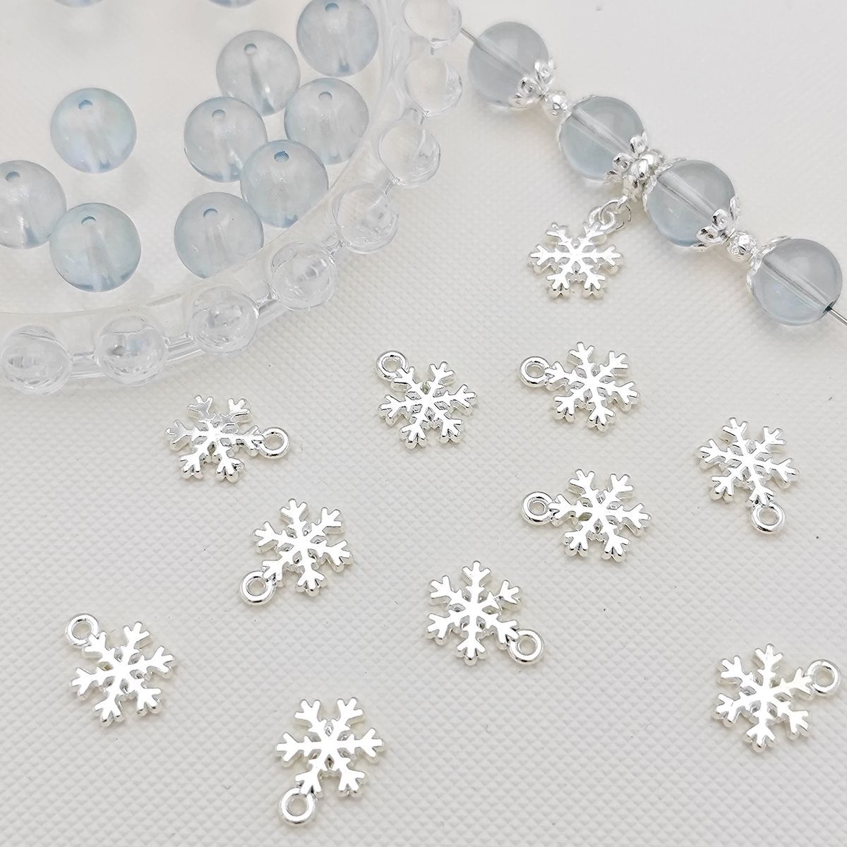 Alloy small snowflake pendants, earrings, necklaces, bracelets, pendants, pendants, DIY handmade jewelry accessories, materials