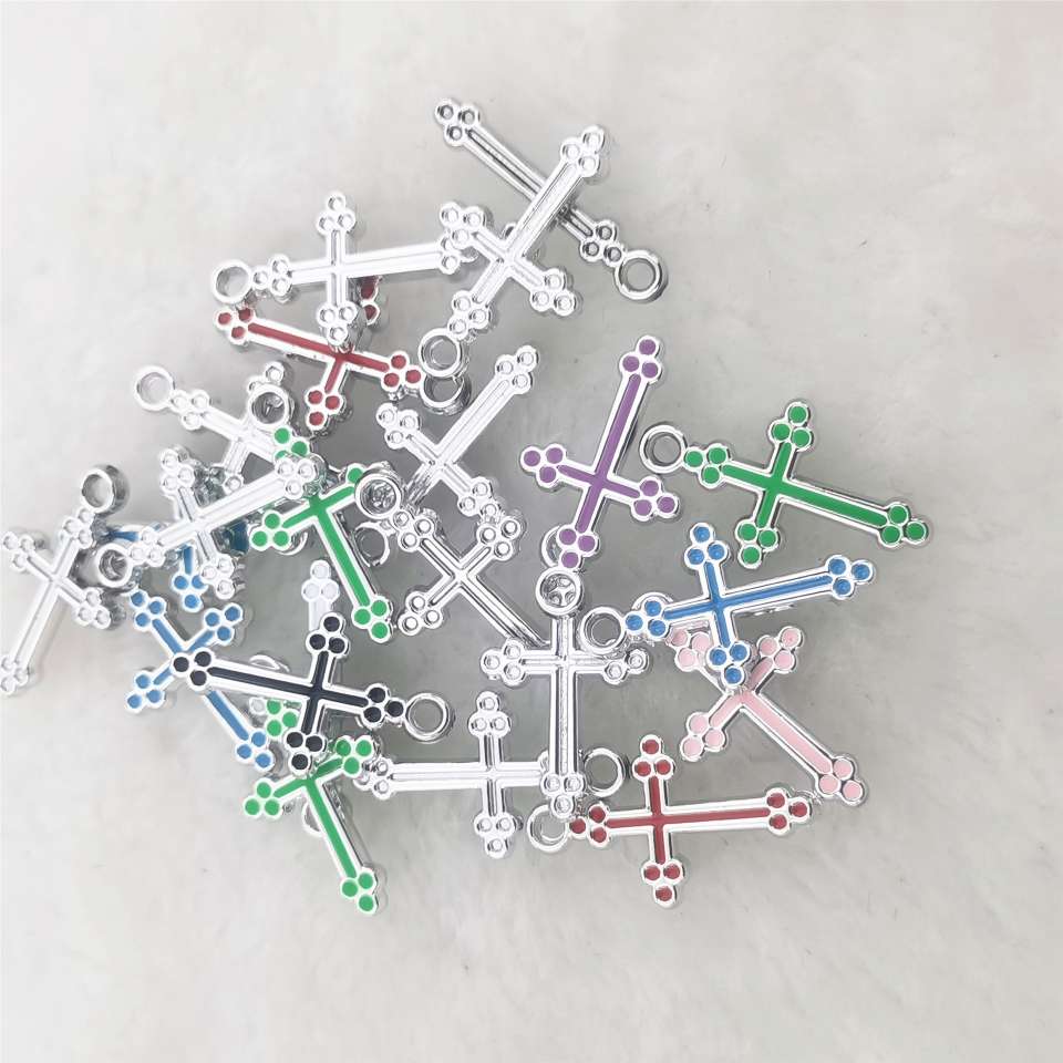 diy jewelry accessories, plastic colored oil-dripping retro cross pendants, bracelets, necklaces, cross accessories, 500 pieces per package detail image 4