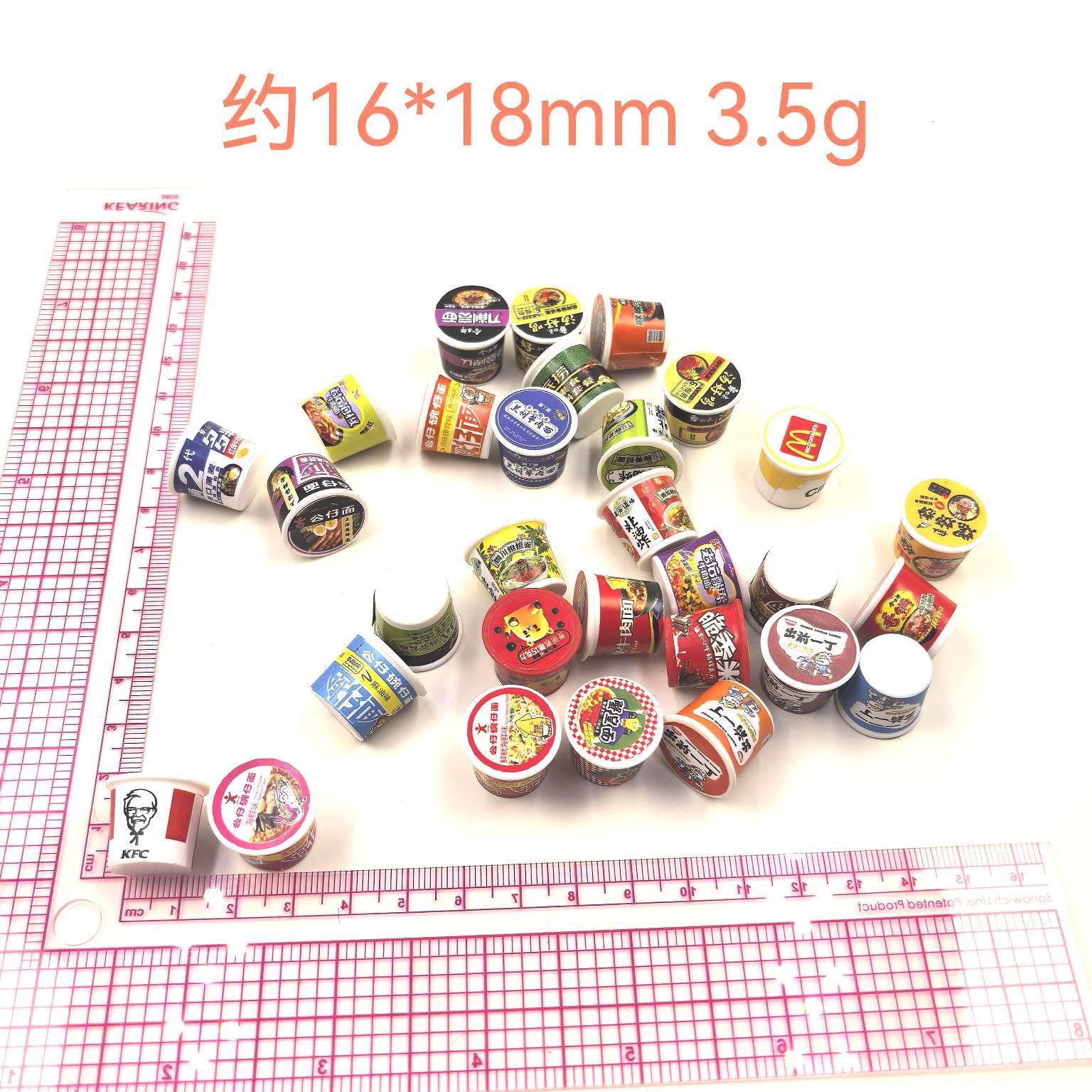 Supermarket and convenience store ornaments, hanging items, resin accessories, hair clips, clothing, stickers, new instant noodles, instant noodles, 500 pieces per pack Application Scenario