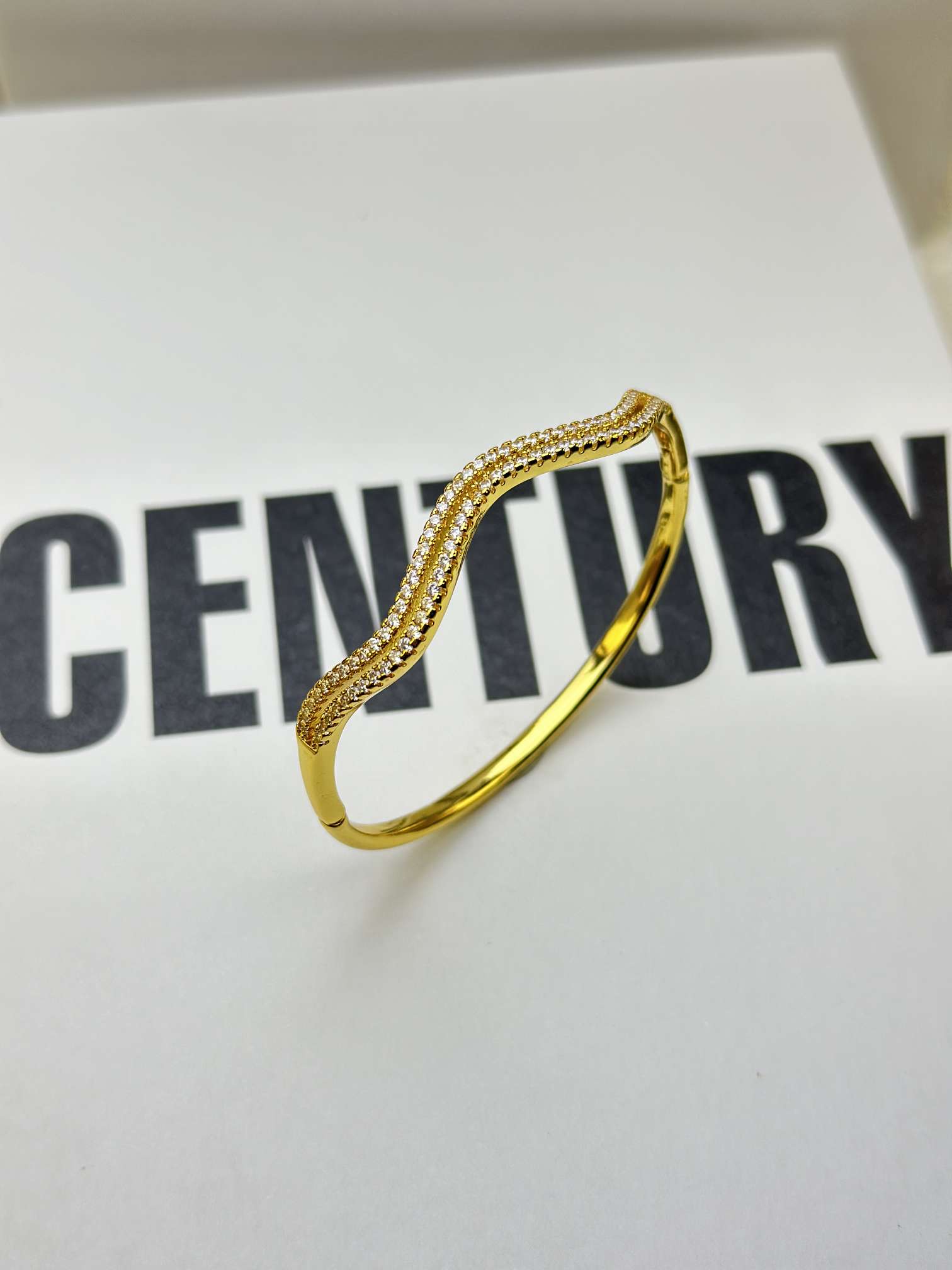 铜镀真金镯子 手饰精品 手镯 精致手镯 高贵饰品 时尚手饰品 锆石手镯 高档手饰白底实物图