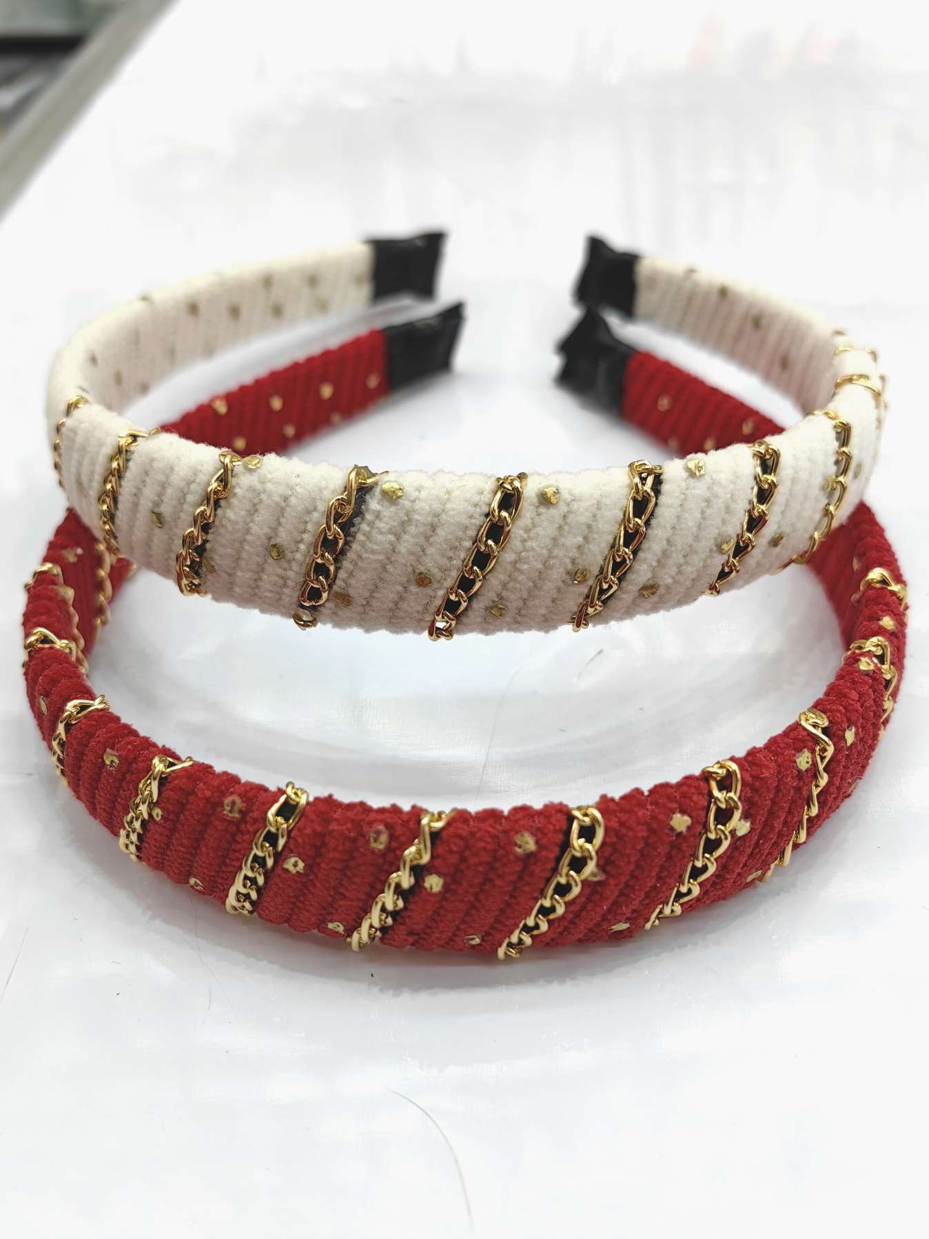 秋冬百搭女士饰品  绒感发饰头饰 链条串珠发箍 轻奢头箍发箍潮流新款串珠发箍白底实物图