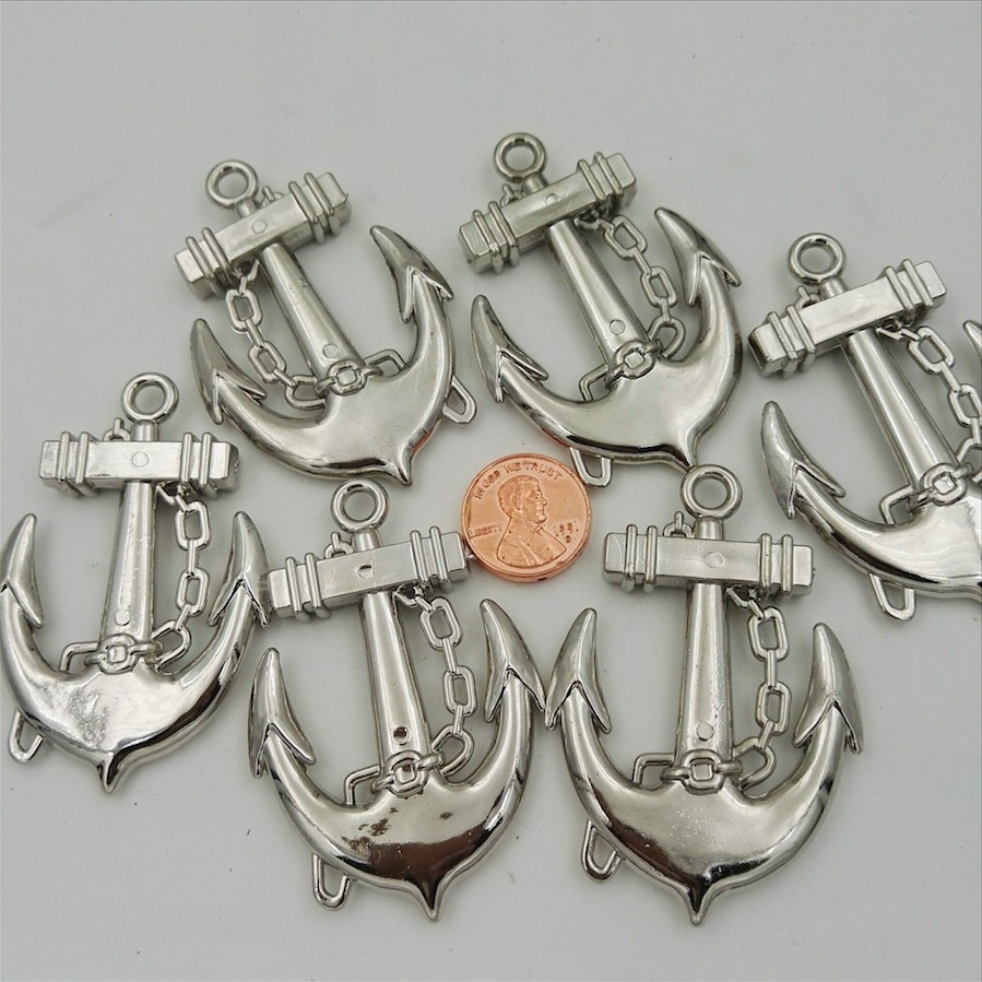 Wholesale source manufacturer of multi-color retro diy plastic jewelry accessories and ancient bronze ship anchor hangers, 100 pieces per package Application Scenario