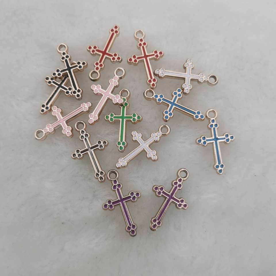 diy jewelry accessories, plastic colored oil-dripping retro cross pendants, bracelets, necklaces, cross accessories, 500 pieces per package Specification image