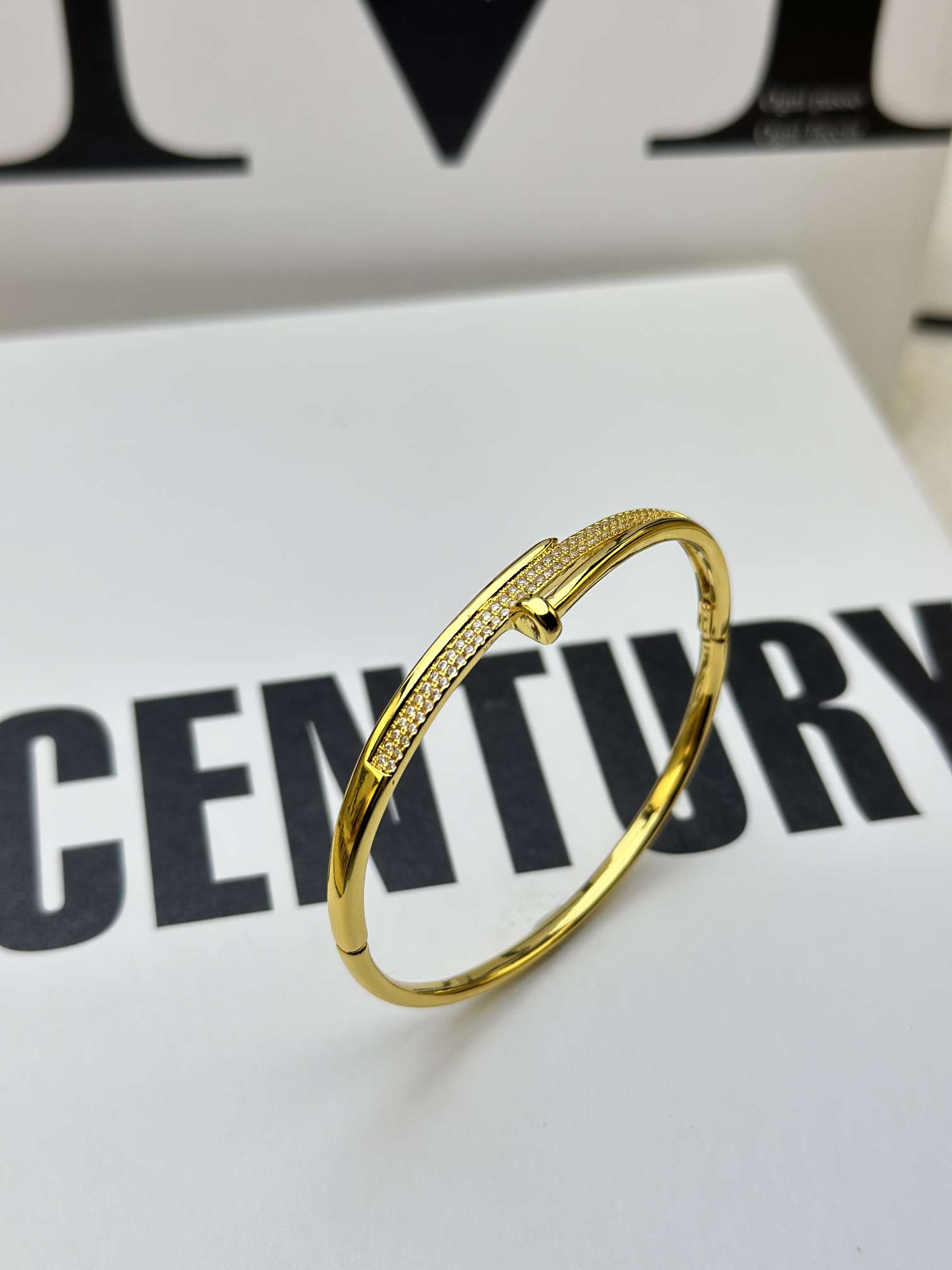 铜镀真金镯子 手饰精品 手镯 精致手镯 高贵饰品 时尚手饰品 锆石手镯 高档手饰细节图