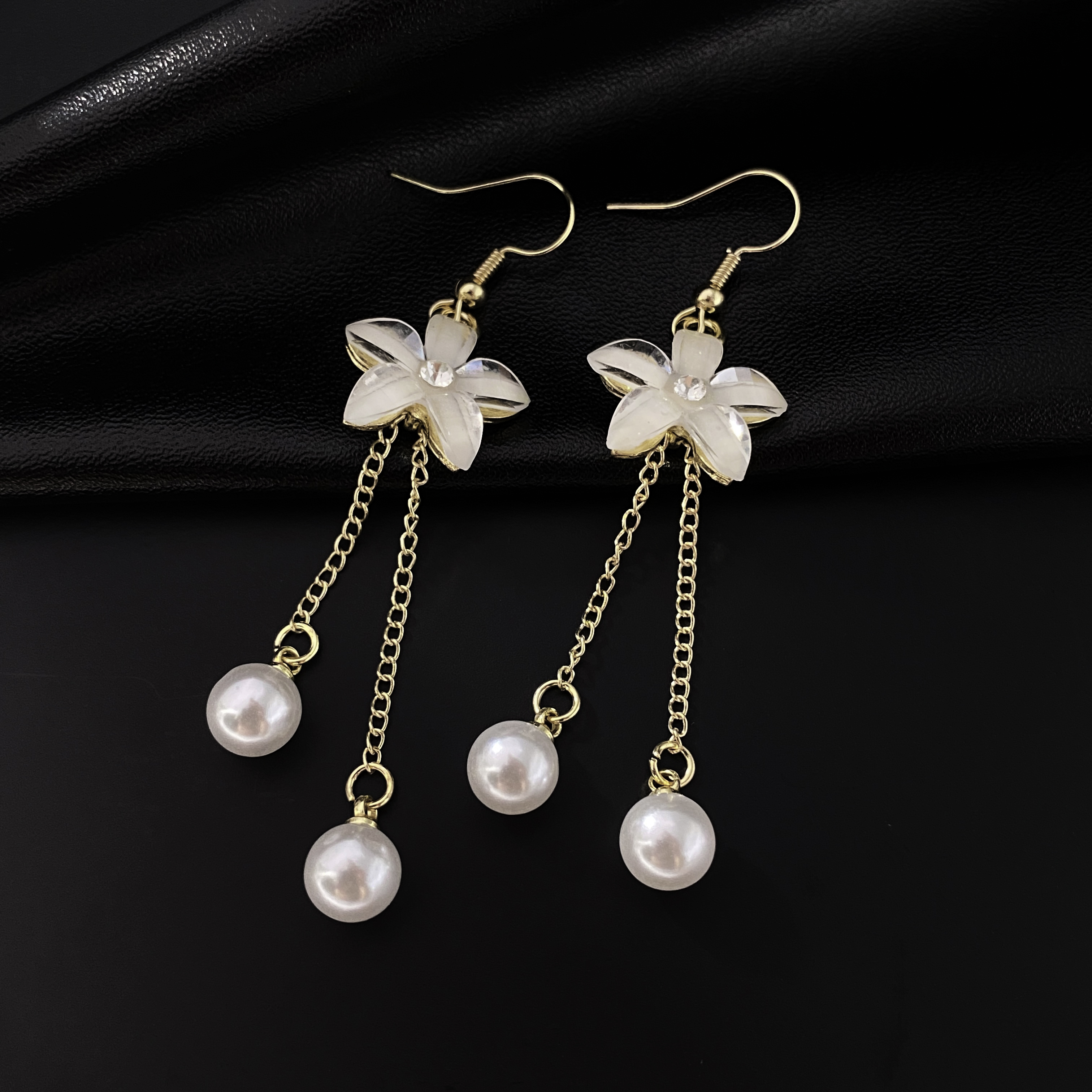 New trendy, light luxury, high-end and exquisite earrings, flower earrings and pendants, fashionable, small and simple earrings details Picture