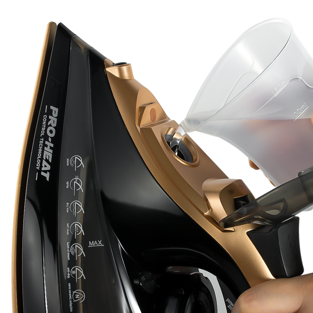 RAF European standard cross-border household steam iron, handheld hanging electric iron with wire, dry and wet dual-purpose, 2600W Application Scenario