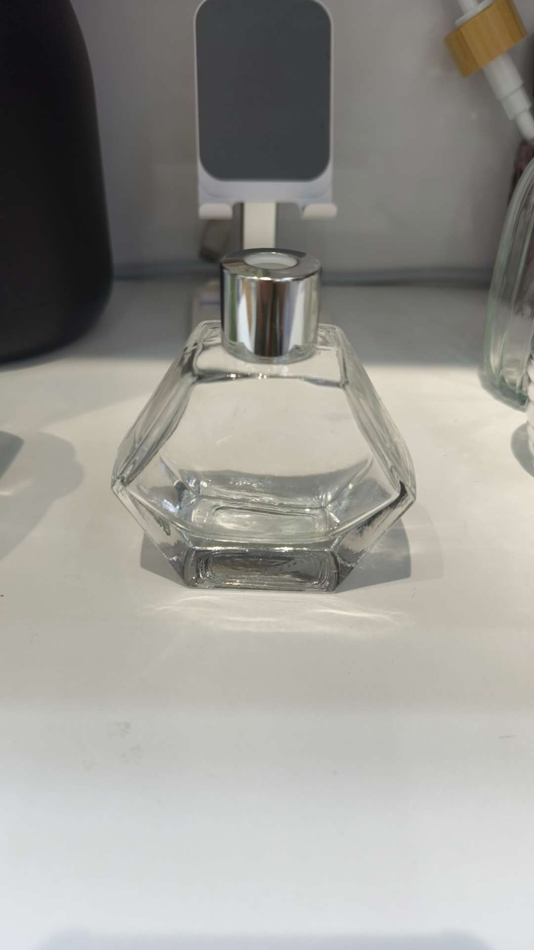 Aromatherapy bottles, glass aromatherapy bottles, hotel supplies, guesthouse supplies detail image 3