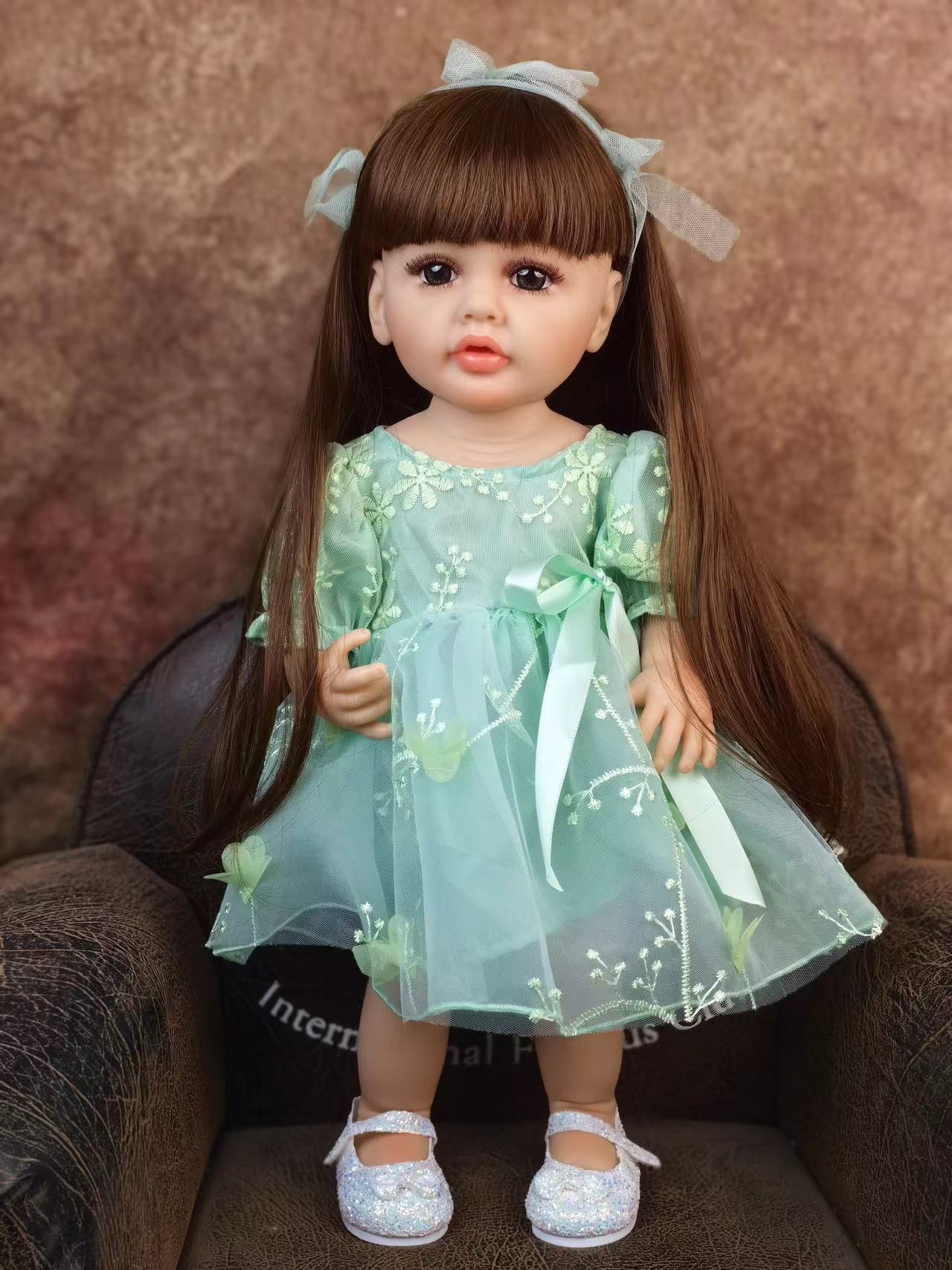 Reborn Doll, Limbs Can Move, New Princess Skirt With Baby Bottle Pacifier Diaper, Super Simulation Cute 55Cm Vinyl Doll Application Scenario