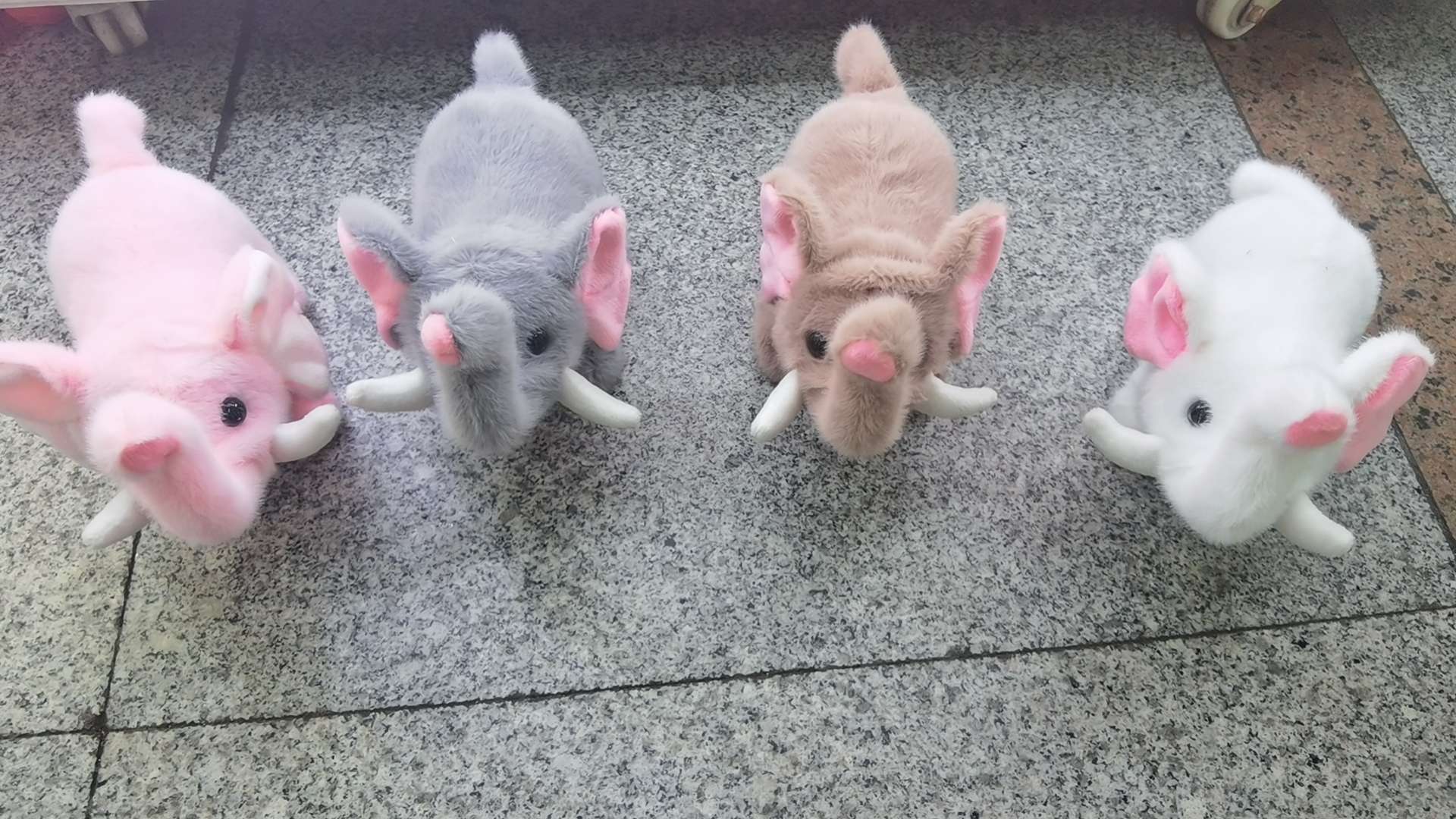 Electric toys, plush toys, elephants details Picture