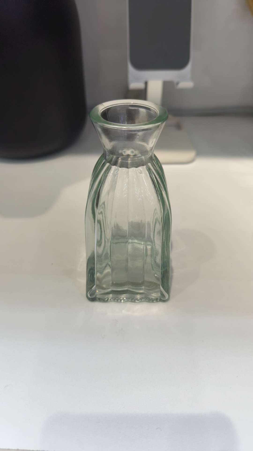 Small vases, glass vases, aromatherapy bottles, hotel supplies detail image 4