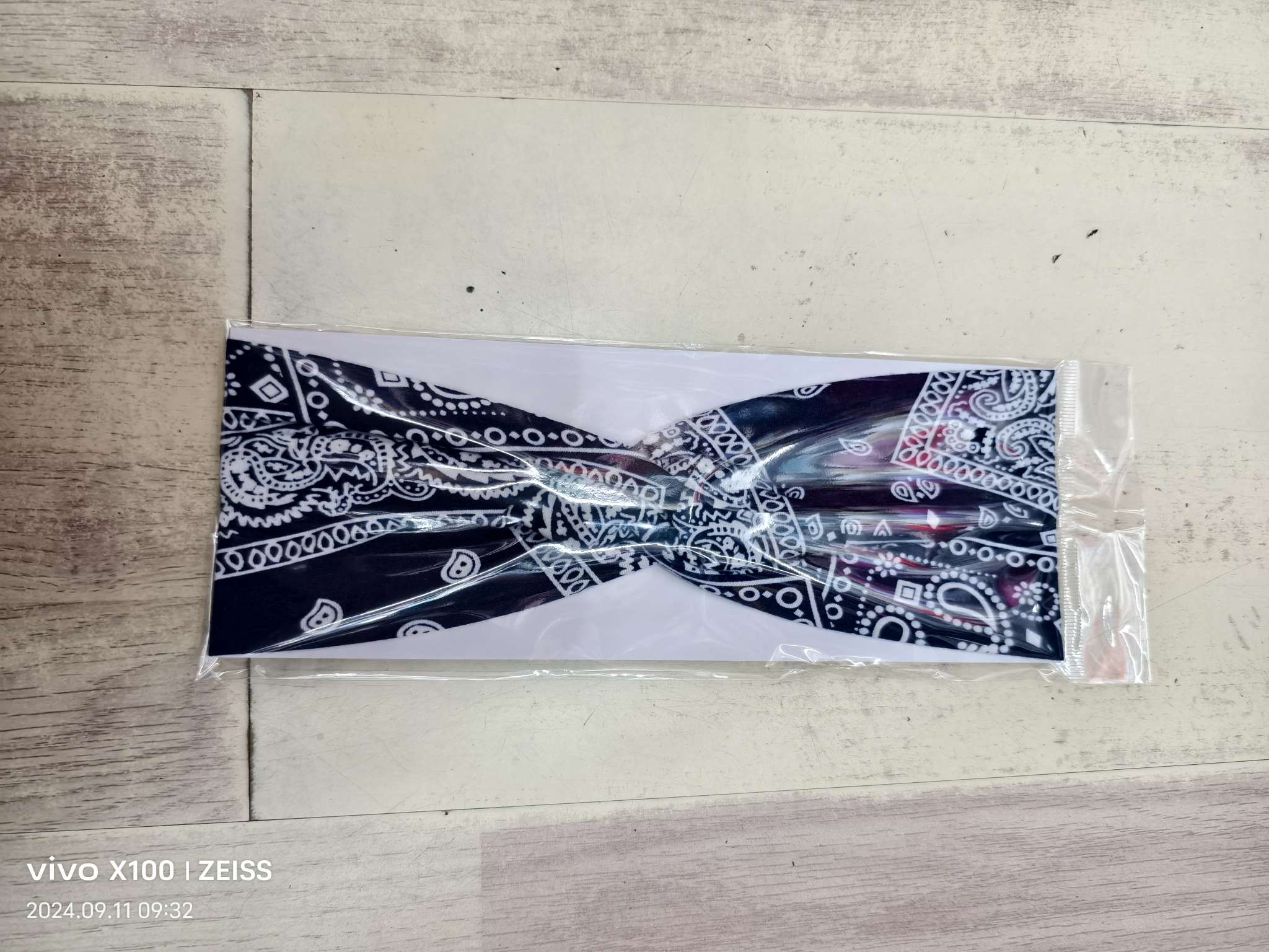 Leopard print hair band, Bohemian-style silk scarf headwear accessory, hair accessory chain, Western Regions style headwear and hair band, fashionable and trendy new style