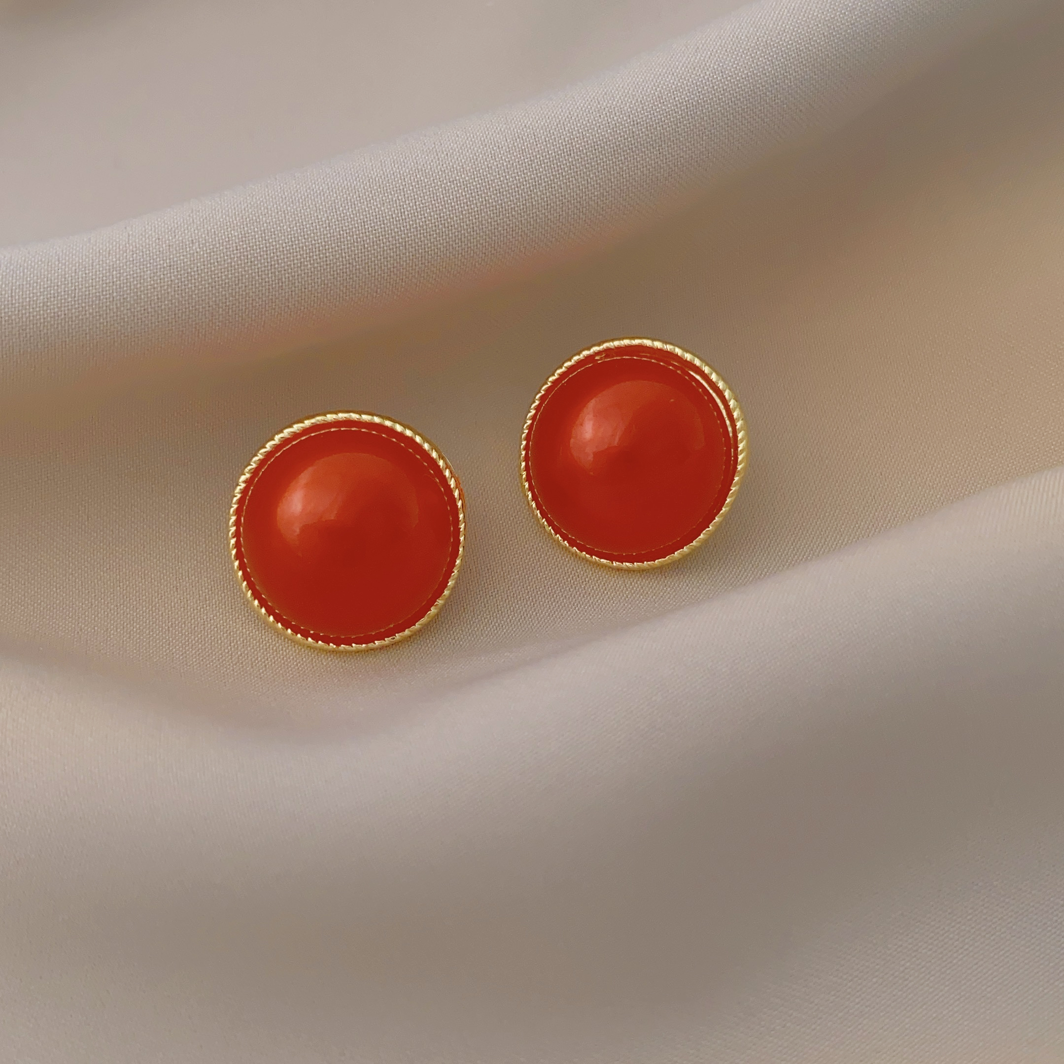 New fashionable court-style wine red stud earrings, retro Hong Kong-style round earrings, zodiac year earrings Application Scenario