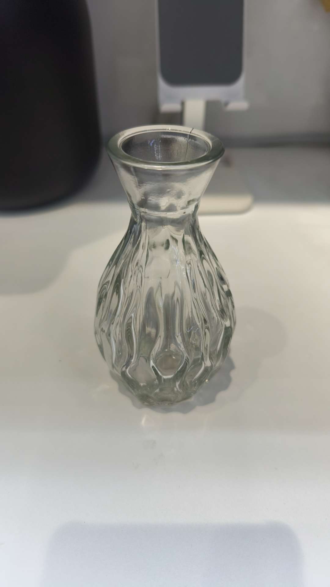 Small vases, glass vases, aromatherapy bottles, hotel supplies detail image 5