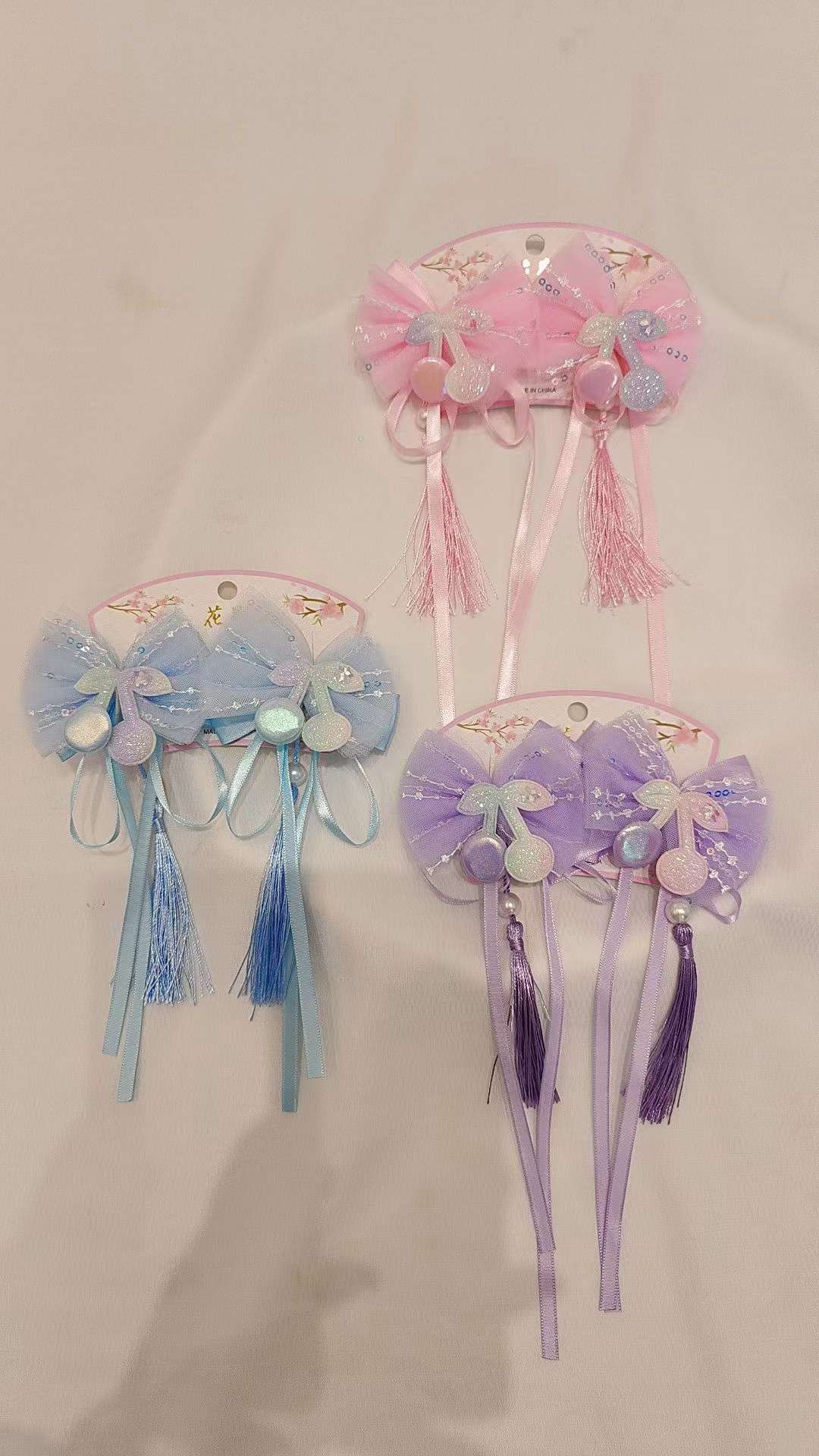 Creative accessories, headwear, hair accessories, hair clips, hairpin clips, unique design, exquisite elegance, long-lasting fixation, no damage to hair quality. Creative accessories, hair clips, hair accessories Application Scenario