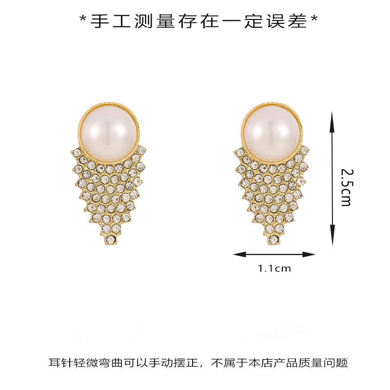 New fashionable and trendy earrings with a unique sense of high-end women, stud earrings, and light luxury earrings Item Picture