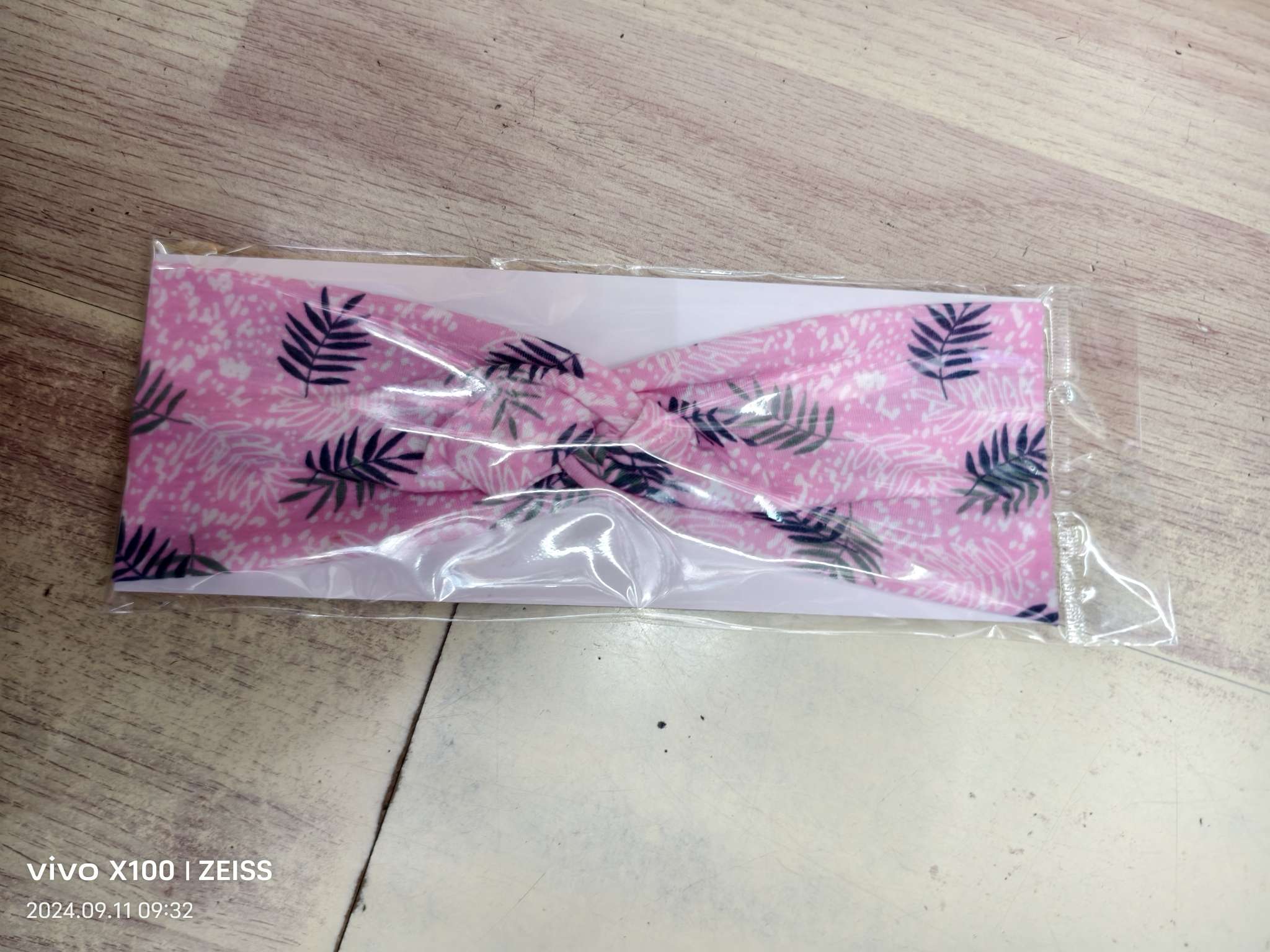Leopard print hair band, Bohemian-style silk scarf headwear accessory, hair accessory chain, Western Regions style headwear and hair band, fashionable and trendy new style details Picture