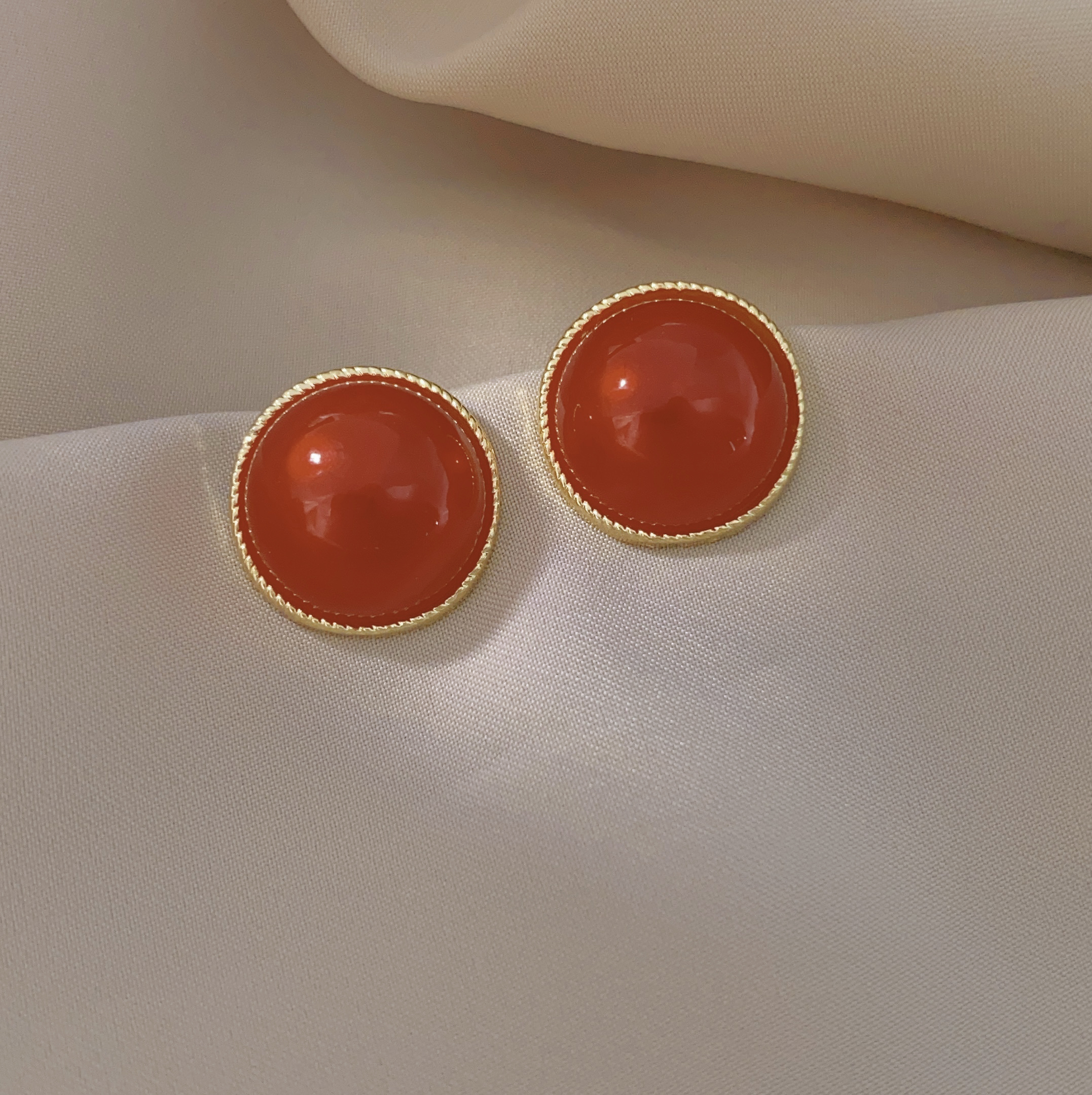 New fashionable court-style wine red stud earrings, retro Hong Kong-style round earrings, zodiac year earrings Specification image