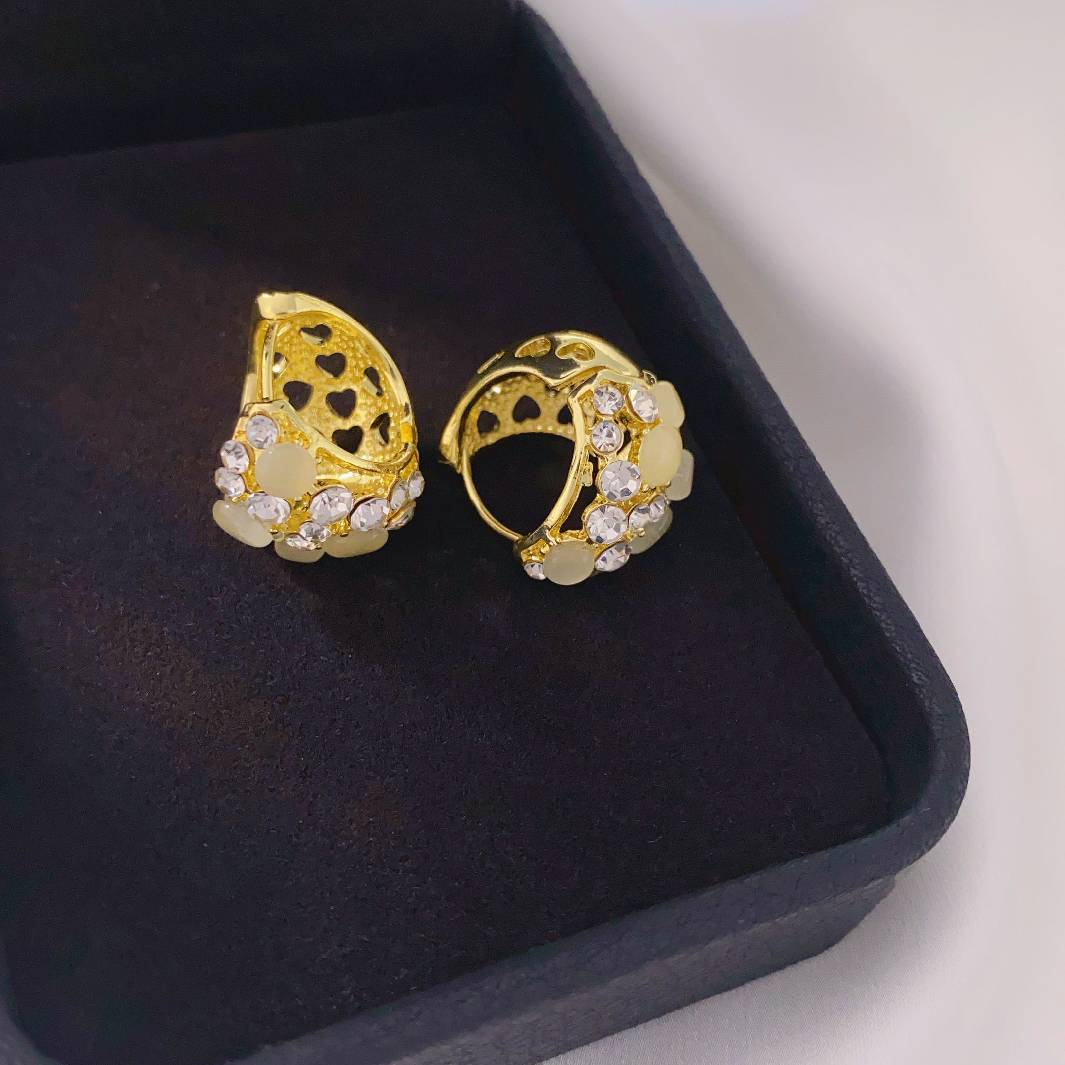 New fashionable, light luxury and high-end style flower basket, exquisite French ear buckles, elegant earrings and new earrings Item Picture