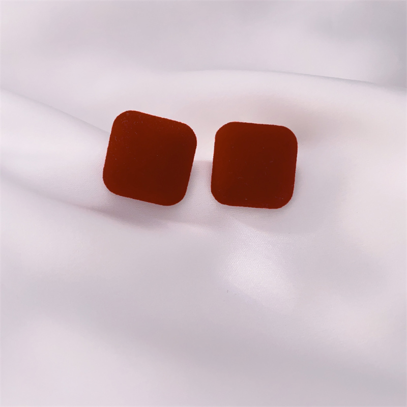 Autumn and winter retro style, wine red square velvet earrings, women's niche design sense, simple and elegant, unique round stud earrings