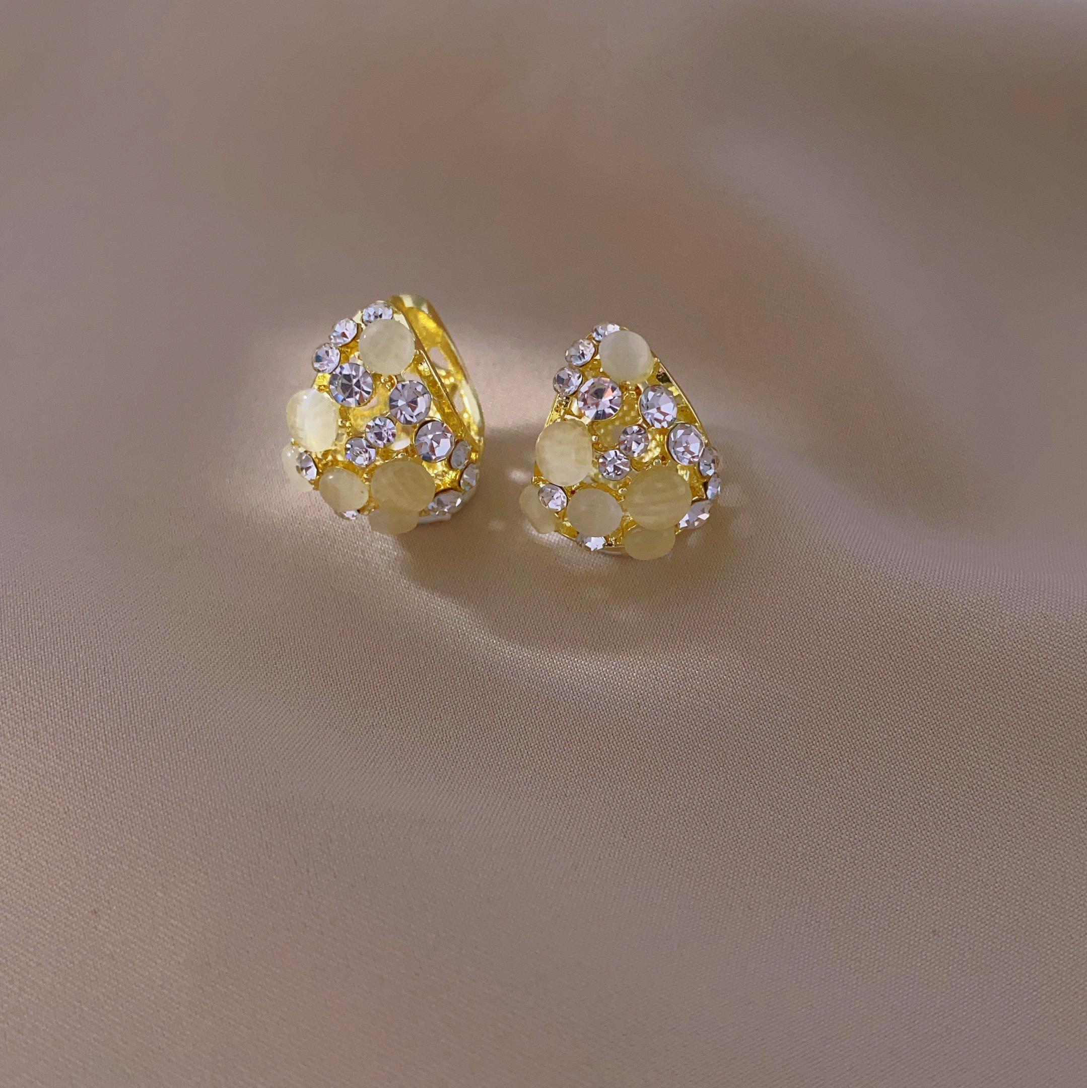 New fashionable, light luxury and high-end style flower basket, exquisite French ear buckles, elegant earrings and new earrings Specification image