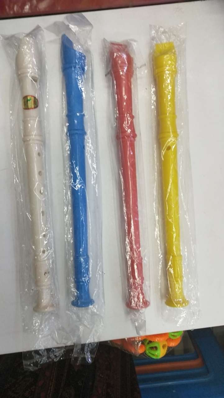 彩色笛子，财子家人吹笛声响起是一种享受，给家人在一起的时光乐趣，