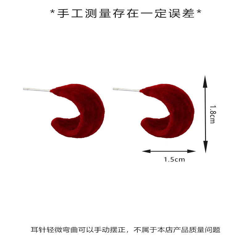 Autumn and winter retro style red velvet C-shaped earrings, women's niche design sense, simple and elegant, unique round stud earrings Item Picture