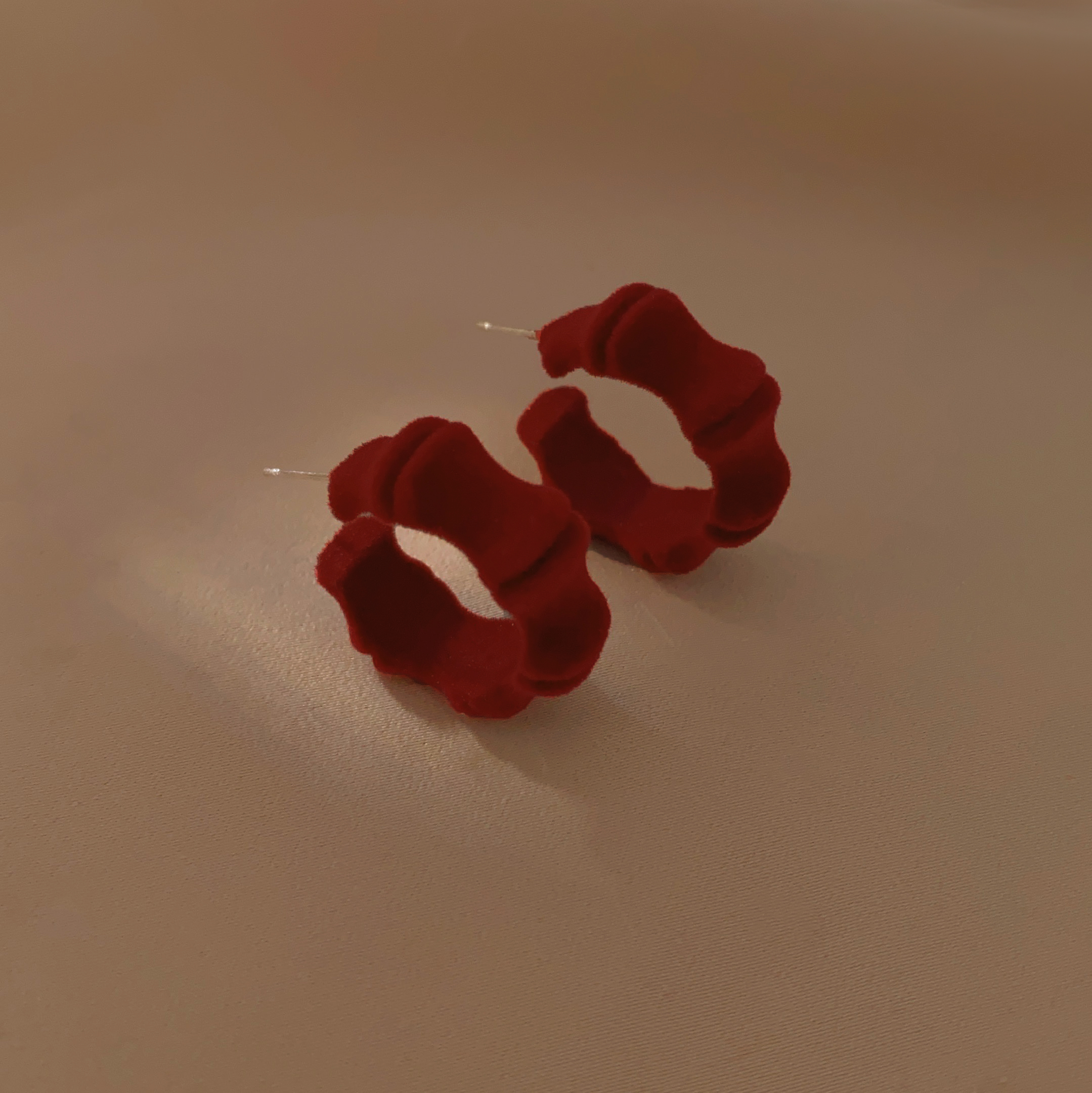Autumn and winter retro style red velvet earrings, women's niche design sense, simple and elegant, unique round stud earrings Application Scenario