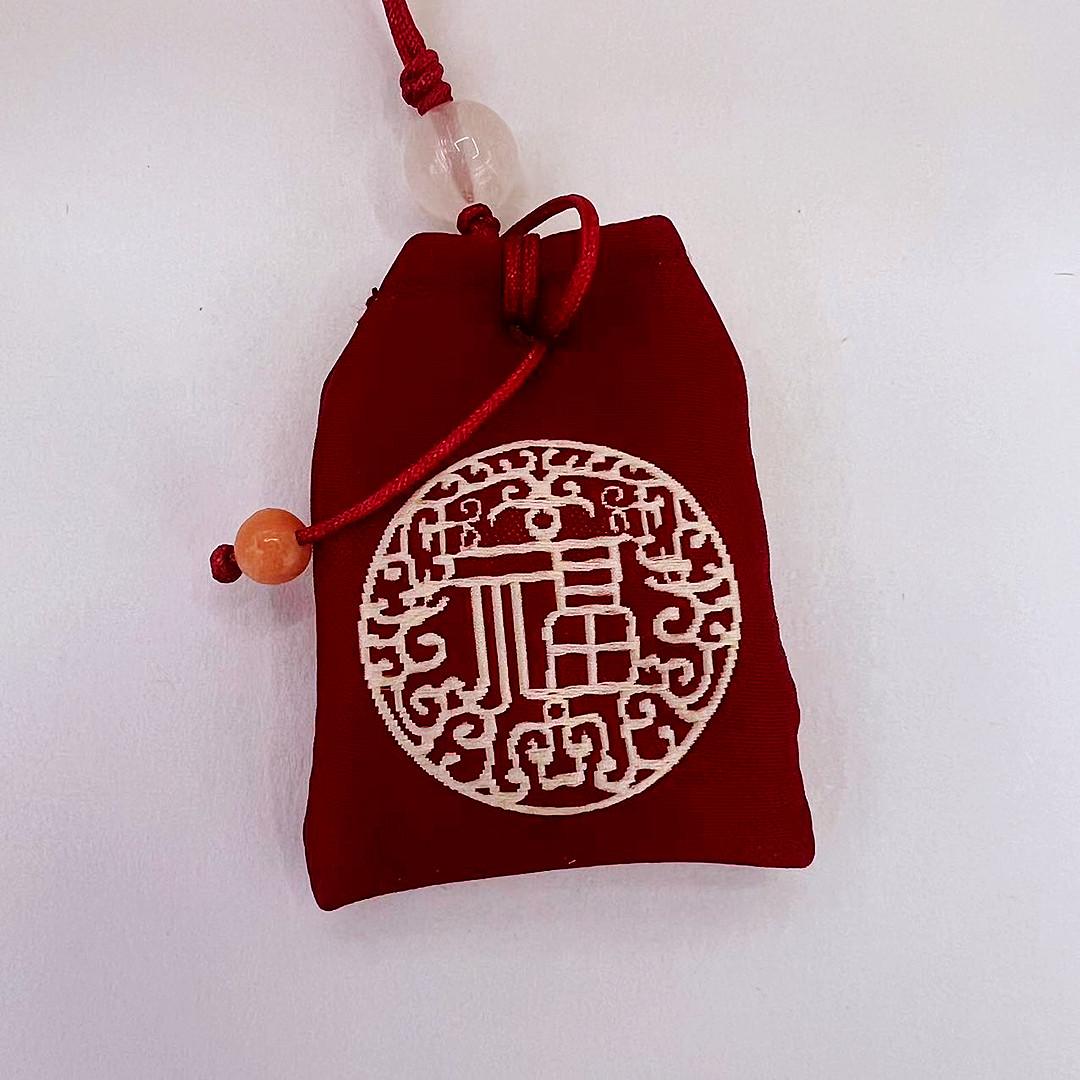 Blessing sachet, sachet, pendant, natural fragrance, long-lasting fragrance, mobile phone pendant, keychain, sachet, indoor decoration, car sachet, dehumidifying, deodorizing, refreshing and invigorating, bamboo charcoal aromatherapy bag, car deodorizing bag Application Scenario