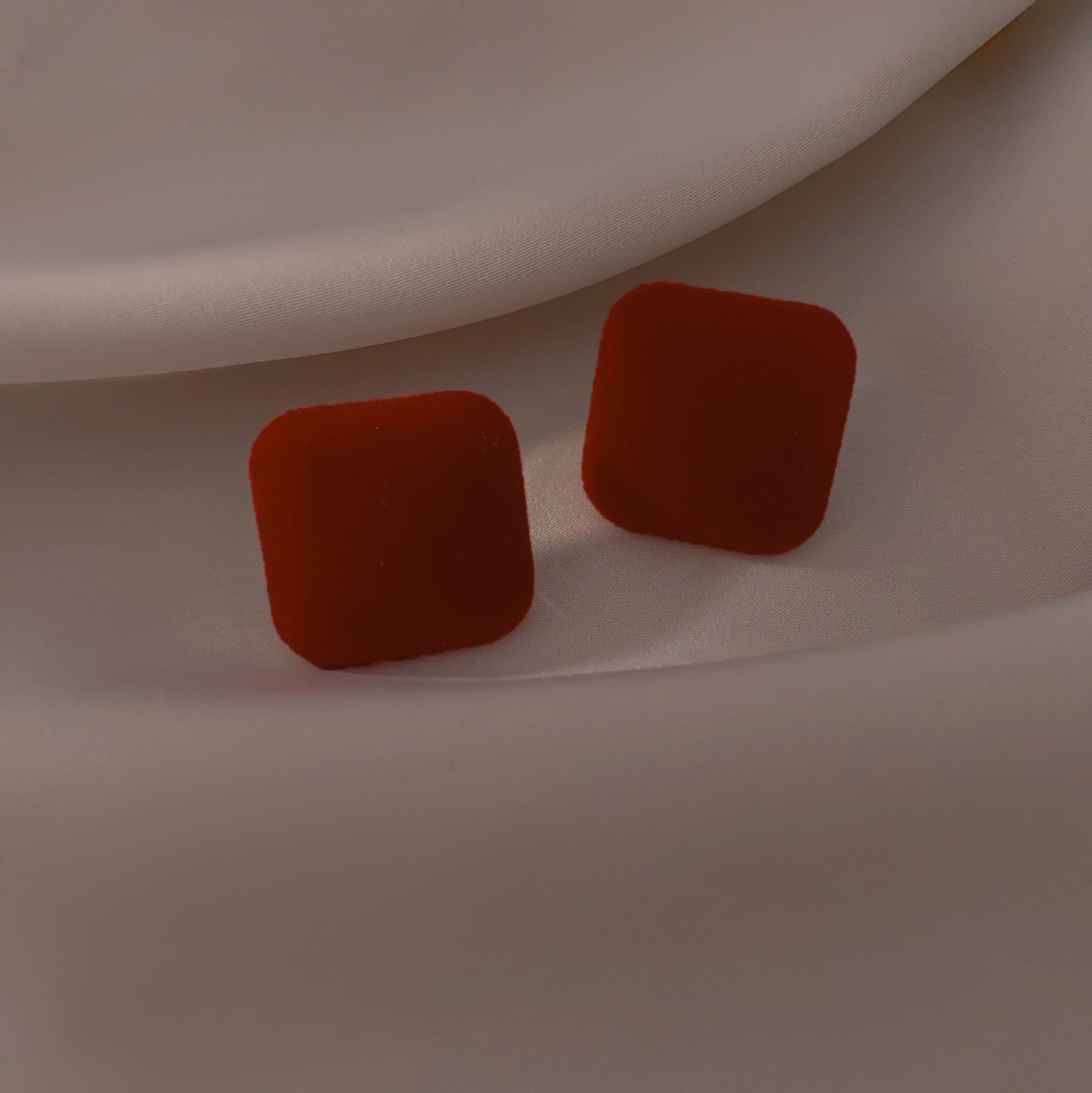 Autumn and winter retro style, wine red square velvet earrings, women's niche design sense, simple and elegant, unique round stud earrings details Picture