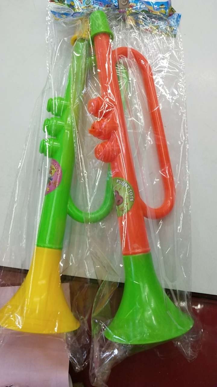 166喇叭，彩色的，有手丙拿在手里吹，就会响哦，