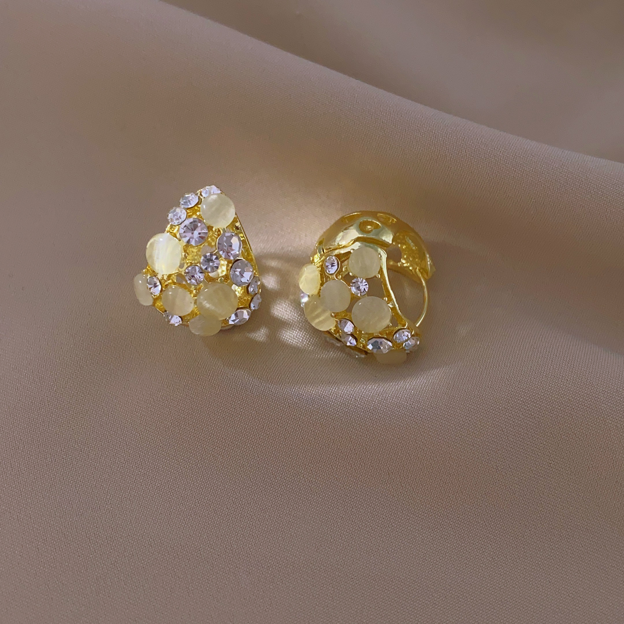 New fashionable, light luxury and high-end style flower basket, exquisite French ear buckles, elegant earrings and new earrings details Picture