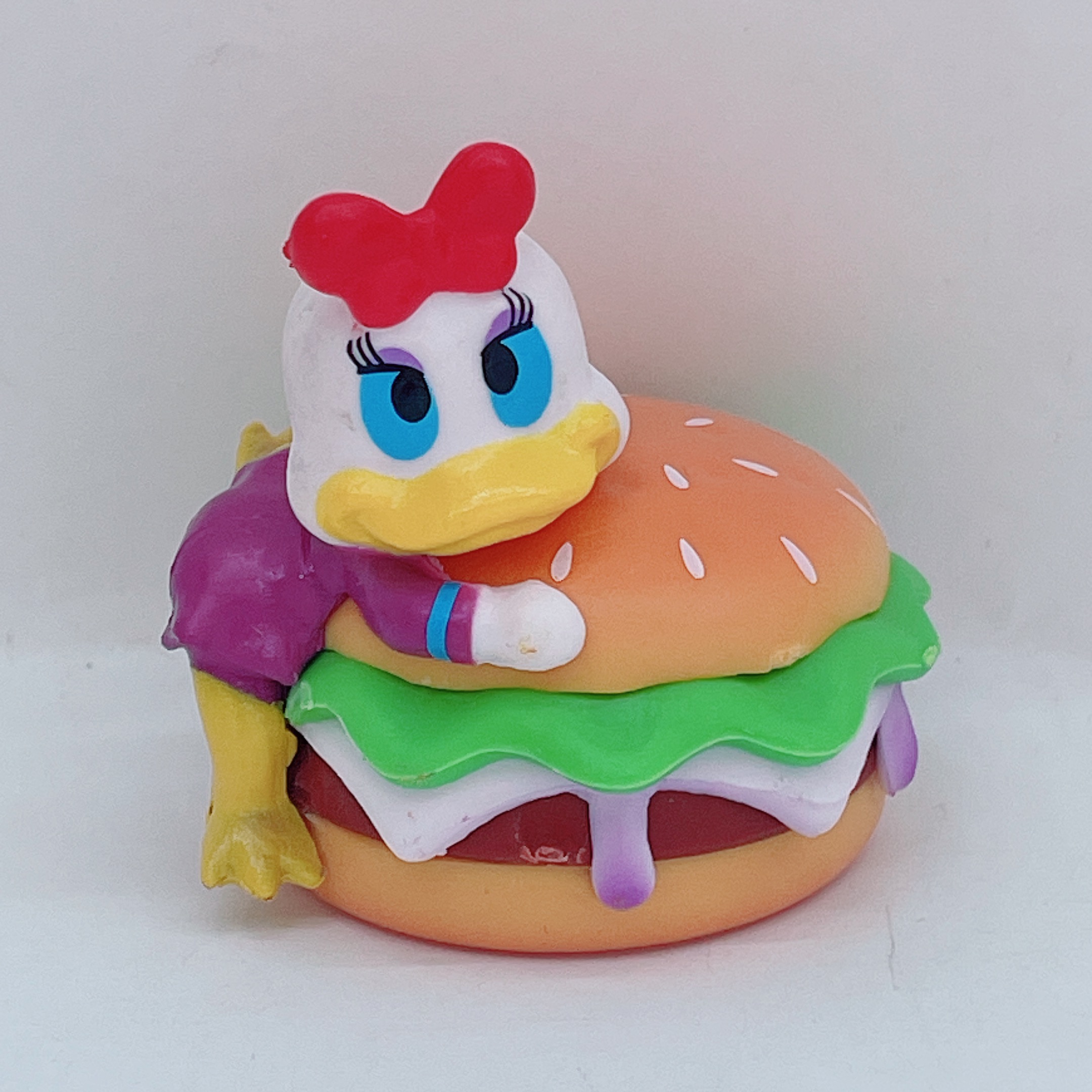 Wholesale of 8 delicious hamburger figurines, Mickey, Minnie, Burger King, Party Baby toys, car cake ornaments Application Scenario