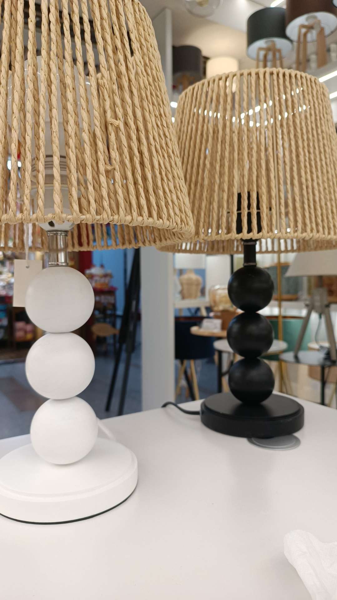 Woven Craft Table Lamp Cream-Style Ceramic Table Lamp Upholstery Light Fixture Application Scenario
