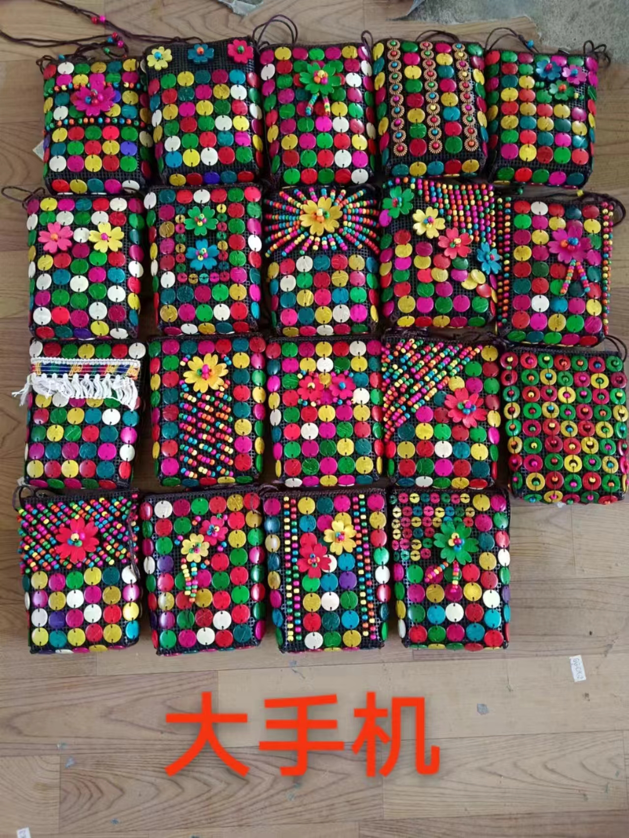 "Versatile Luggage 11372 Coconut shell Large mobile phone bag in stock, available in color mixed styles, random, cross-border popular new style, pure handcrafted natural mobile phone bag