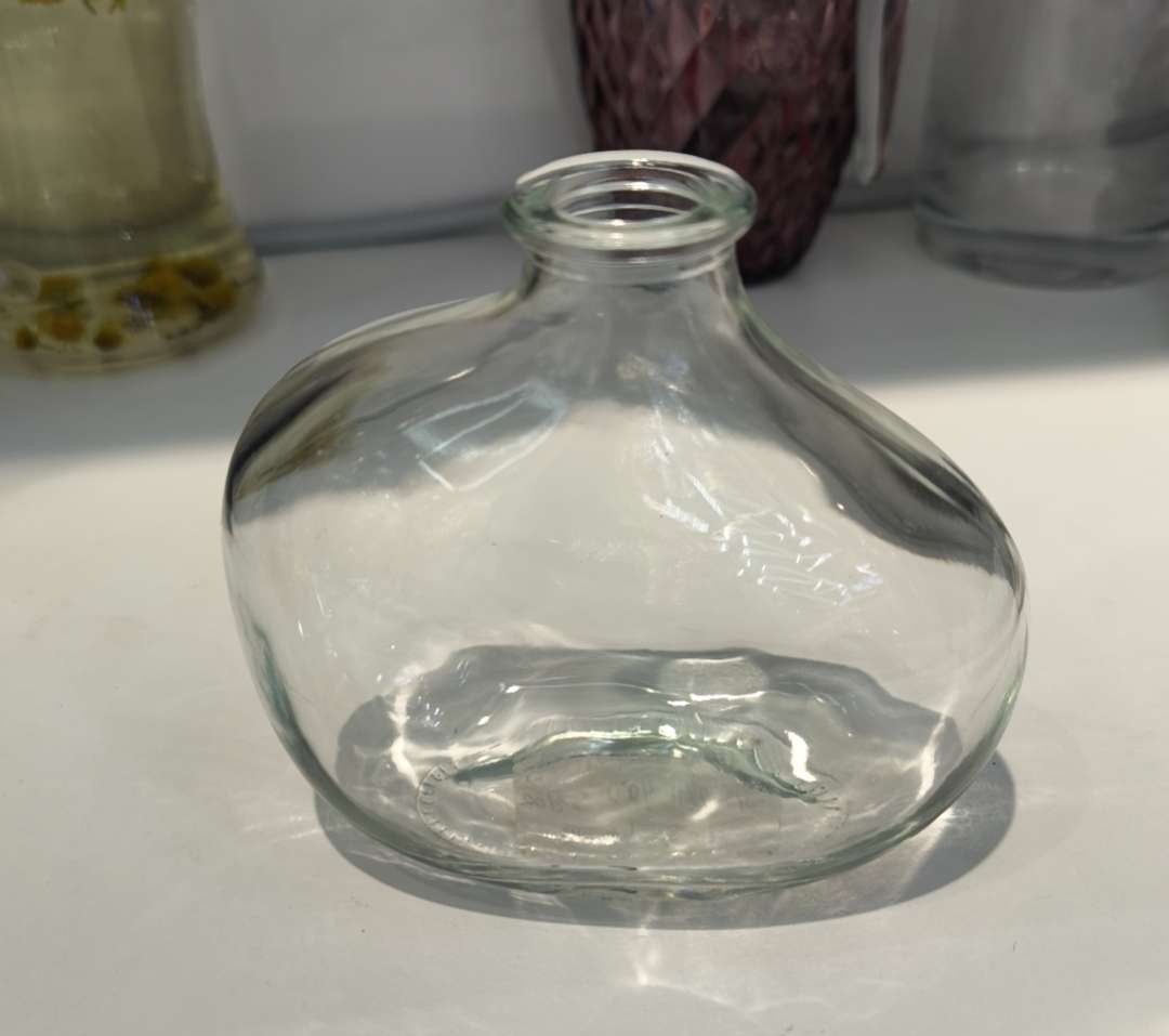 Glass bottles, small vases, aroma bottles, hotel supplies, daily necessities Specification image