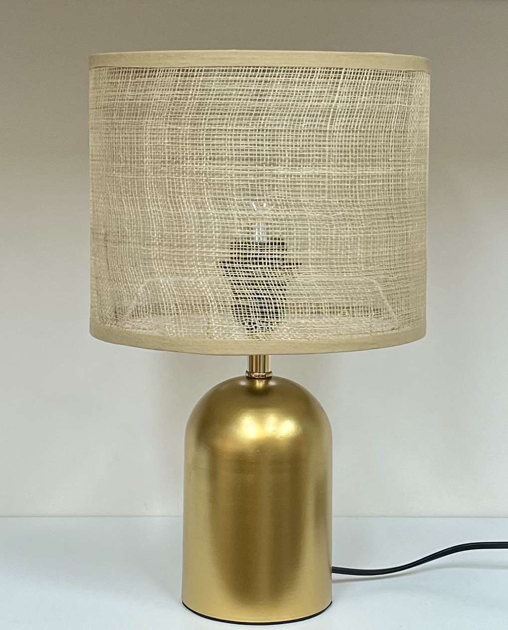 Simple And Light Luxury Interior Design Table Lamp Wrought Iron Metal Table Lamp details Picture