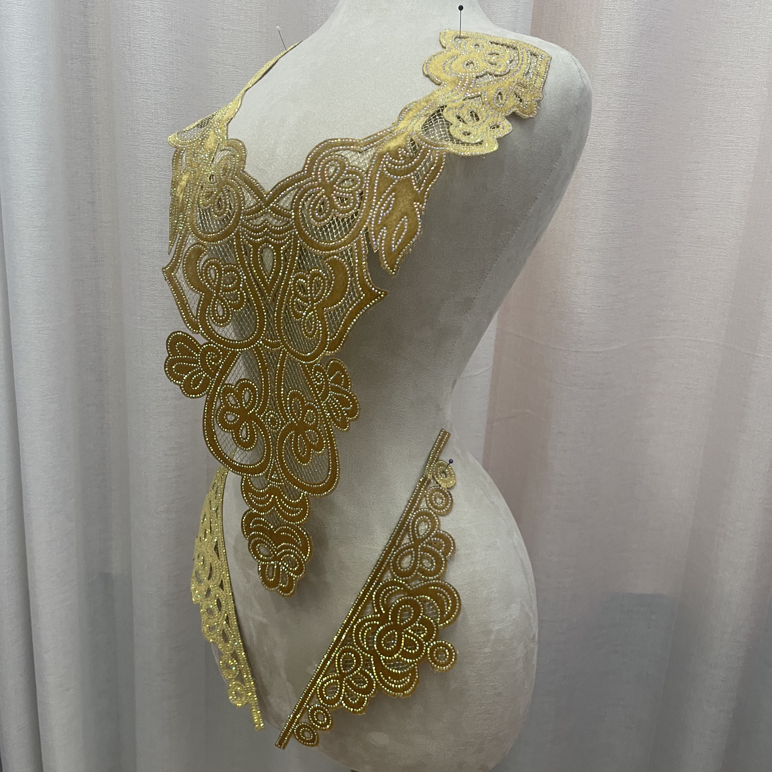 Factory direct sales of new styles of collar embroidery, mesh fabric, chest sequins and beaded embroidery. DIY supply of women's clothing accessories Specification image