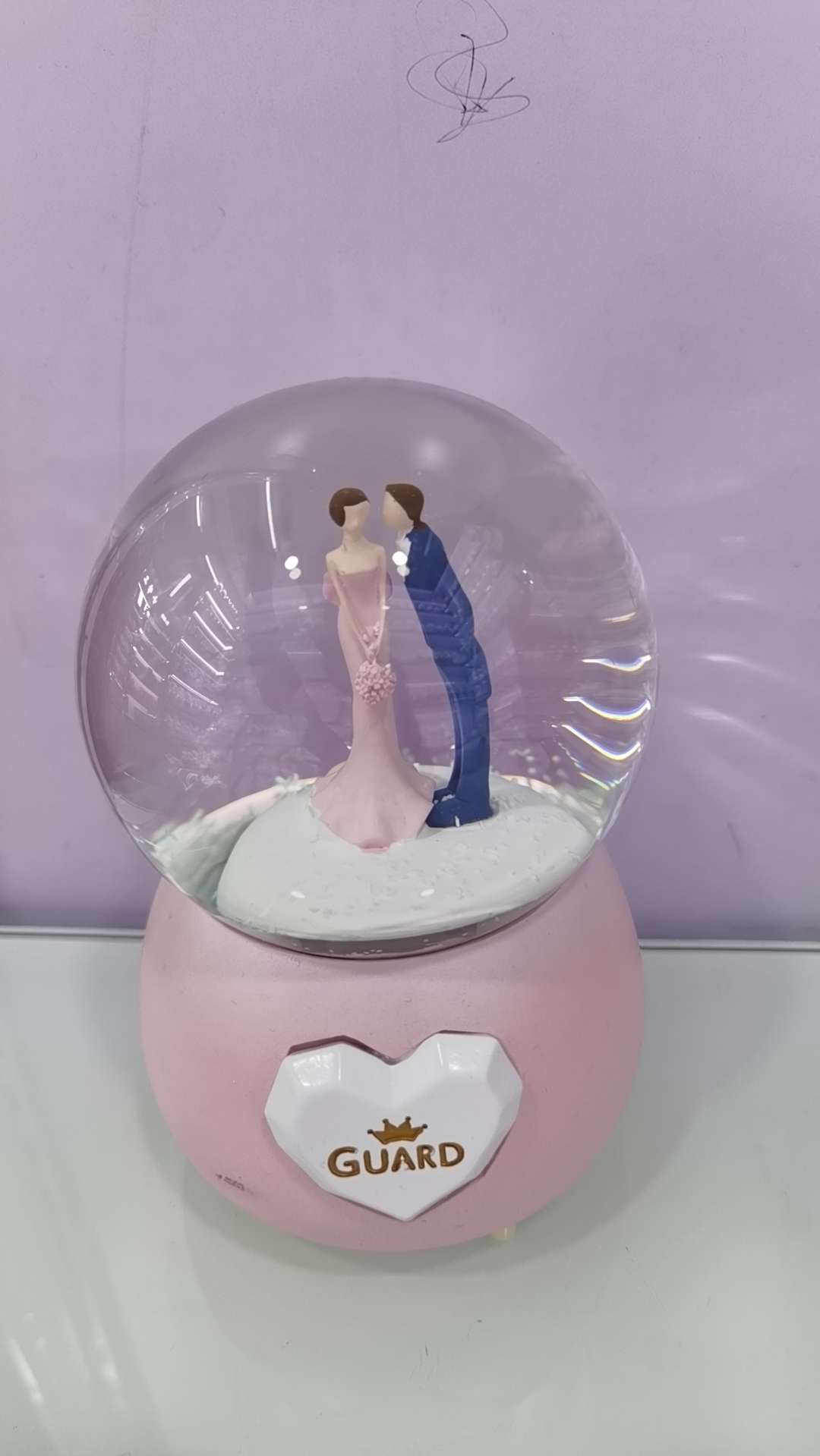 树脂玻璃工艺品水晶球飘雪的厂家直销店，情人节礼物，卡通人物，欢迎大家来采购。琉璃灯详情图16