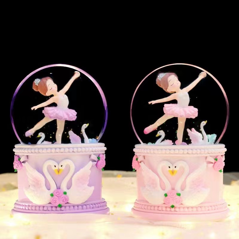 树脂玻璃工艺品水晶球飘雪的厂家直销店，情人节礼物，卡通人物，欢迎大家来采购。琉璃灯详情图6