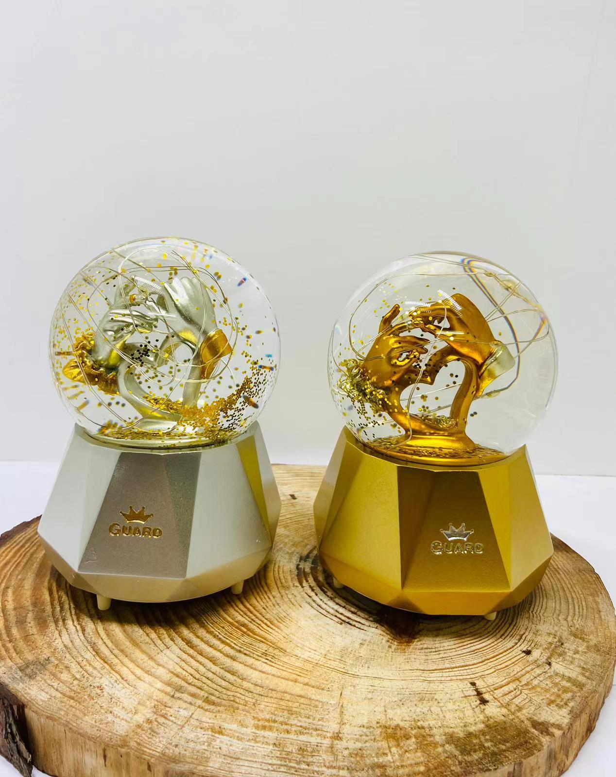 树脂玻璃工艺品水晶球飘雪的厂家直销店，情人节礼物，卡通人物，欢迎大家来采购。琉璃灯详情图9