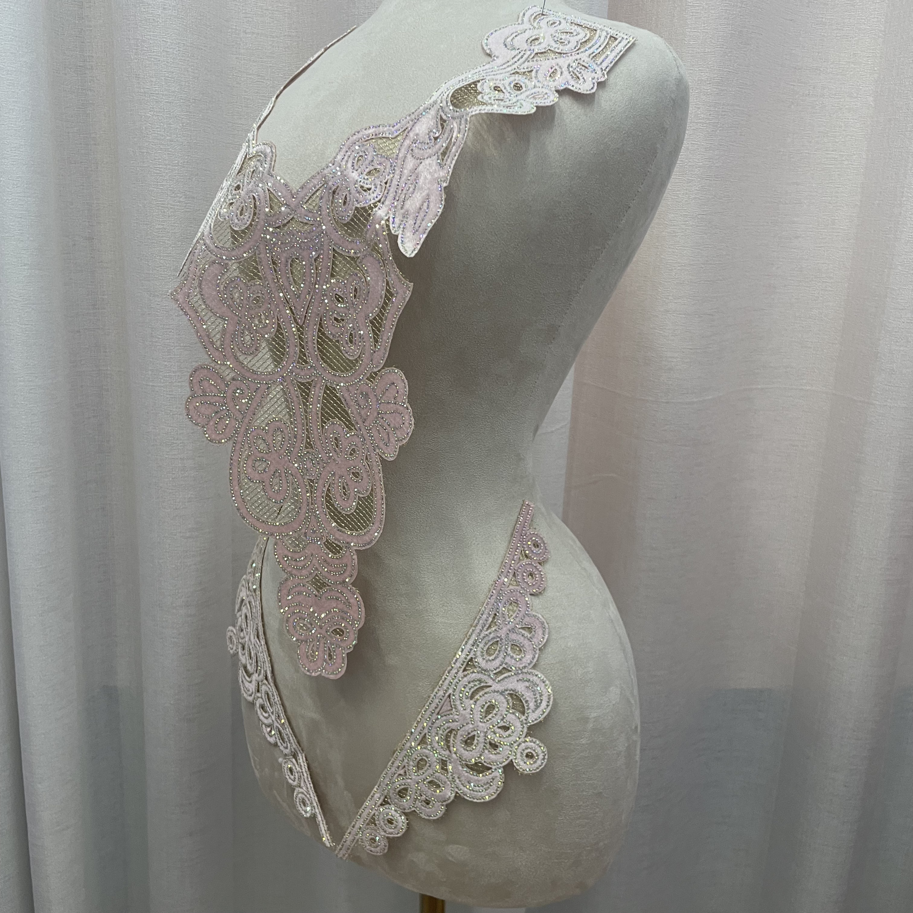 Factory direct sales of new styles of collar embroidery, mesh fabric, chest sequins and beaded embroidery. DIY supply of women's clothing accessories Item Picture