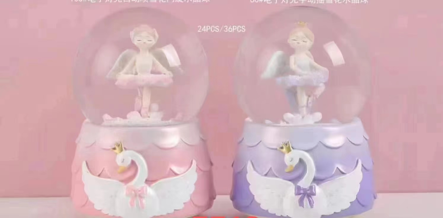 树脂玻璃工艺品水晶球飘雪的厂家直销店，情人节礼物，卡通人物，欢迎大家来采购。琉璃灯详情图3