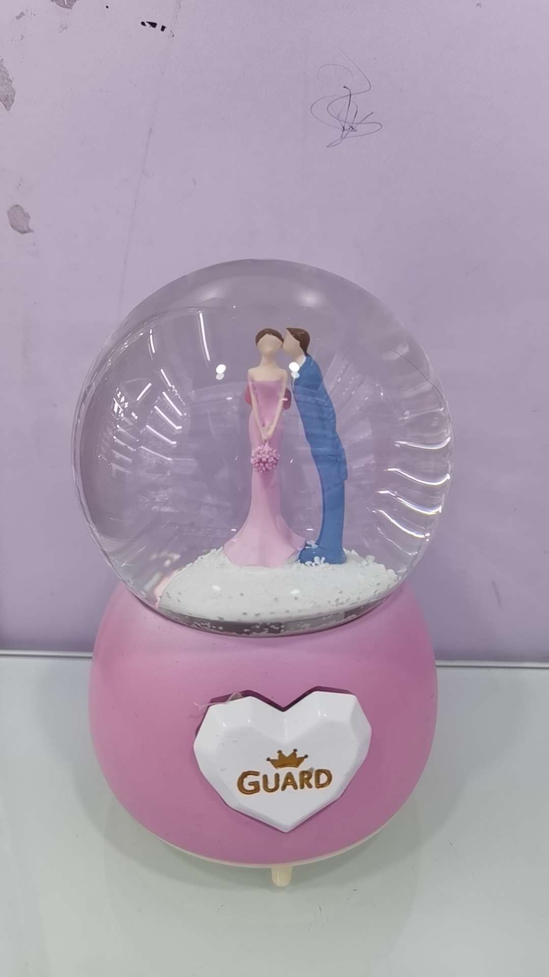 树脂玻璃工艺品水晶球飘雪的厂家直销店，情人节礼物，卡通人物，欢迎大家来采购。琉璃灯详情图15