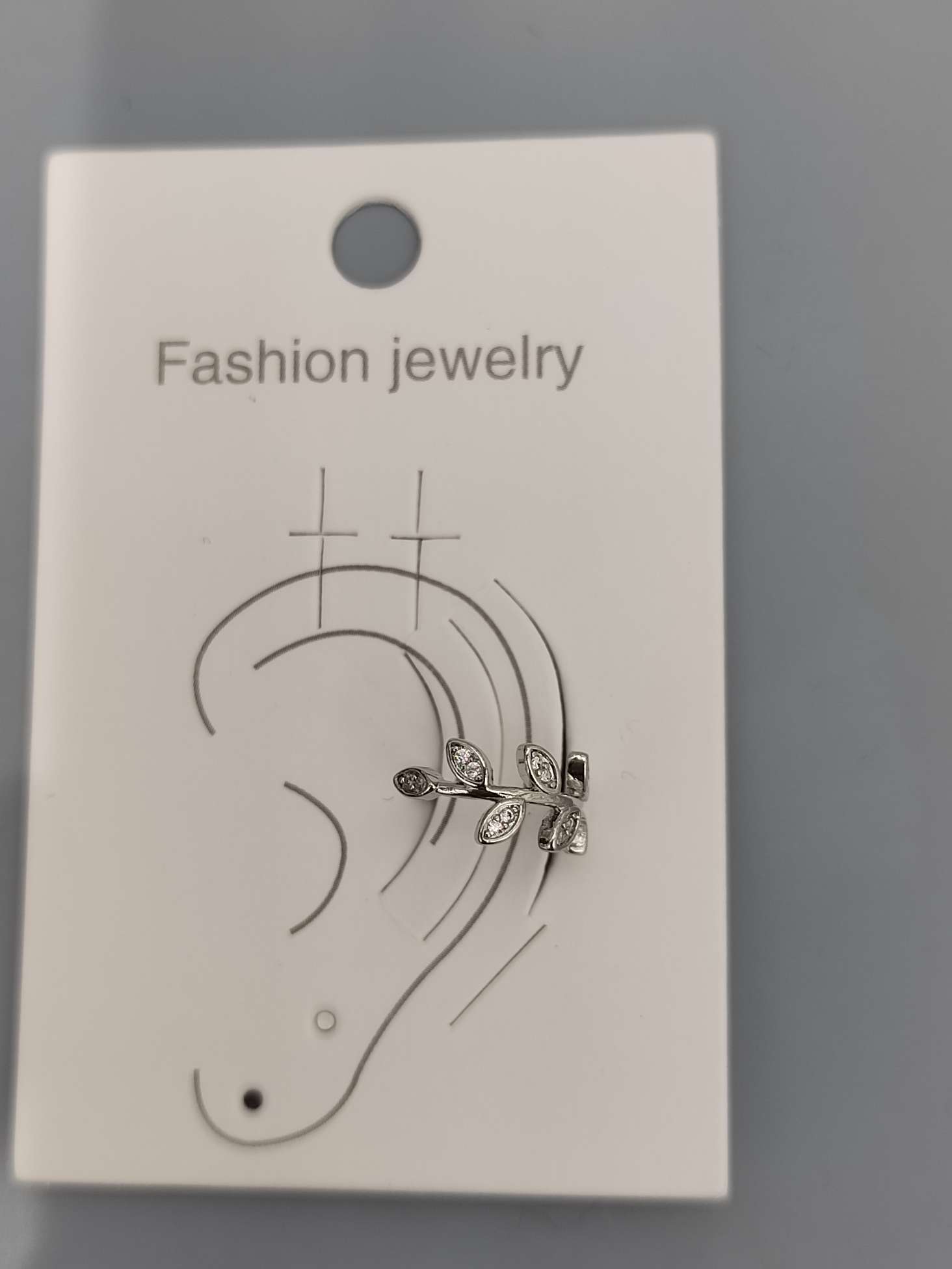 外贸热销爆款流行耳环饰品耳骨夹铜电镀真金微镶锆石环保防过敏个性化饰品流行佩戴饰品耳骨饰品产品图