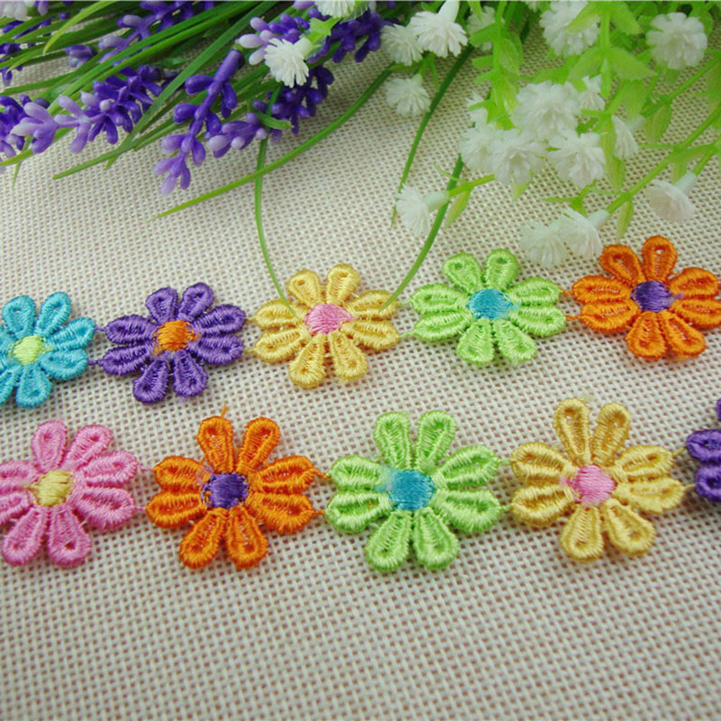 2.5 cm water-soluble embroidered polyester colored flower barcodes home textile accessories, home textile cuffs and collars Application Scenario